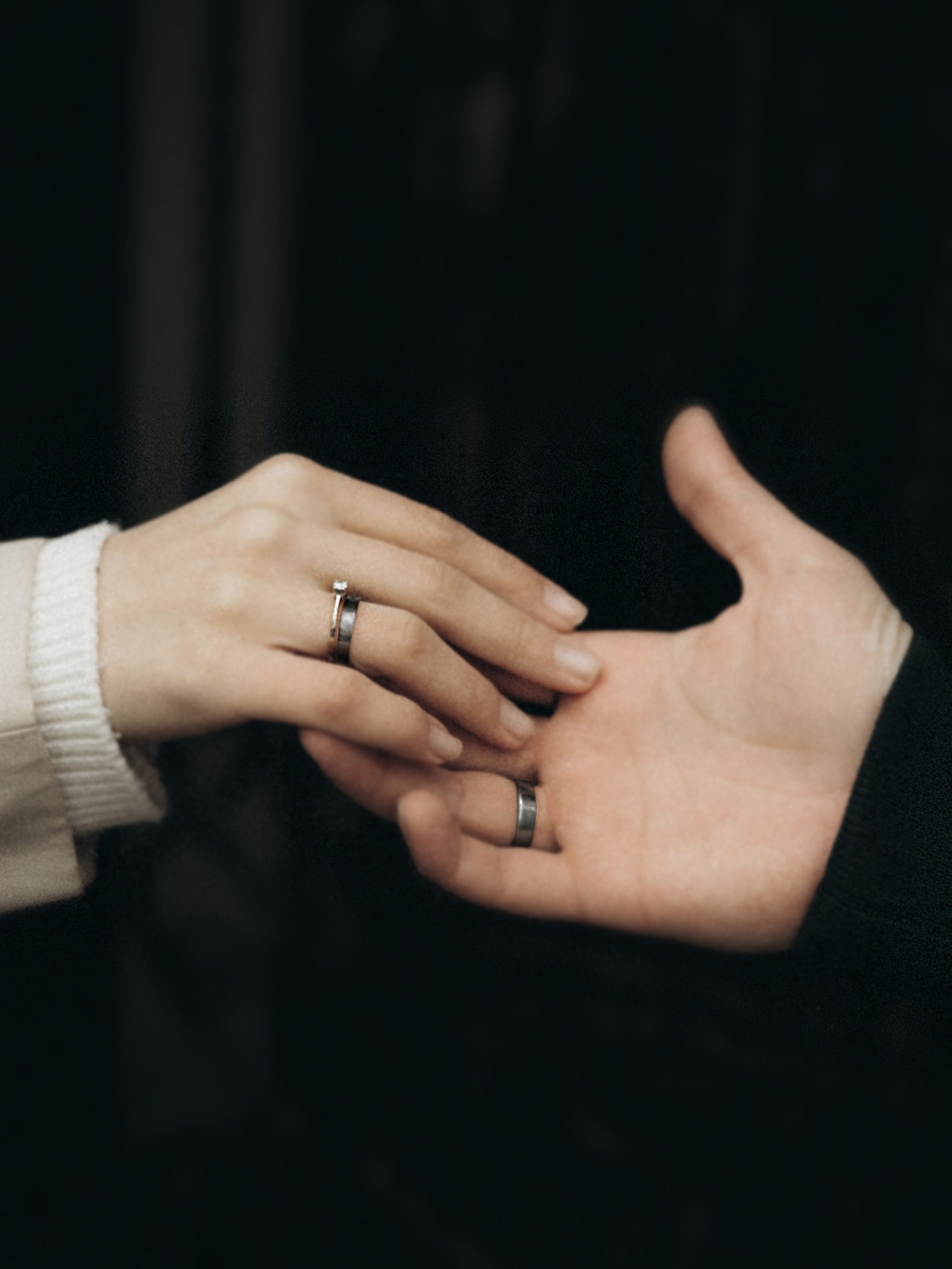 This couple sealed their love with MK bespoke jewels, a custom made to order engagement ring & a pair of wedding bands🤍May they live happily ever after!
#mkfinejewelry #bespoke #custommadejewelry #diamonds #labgrowndiamonds #whitegold #yellowgold #engagement #wedding #bridaljewelry #yesido #jewelrydesigner