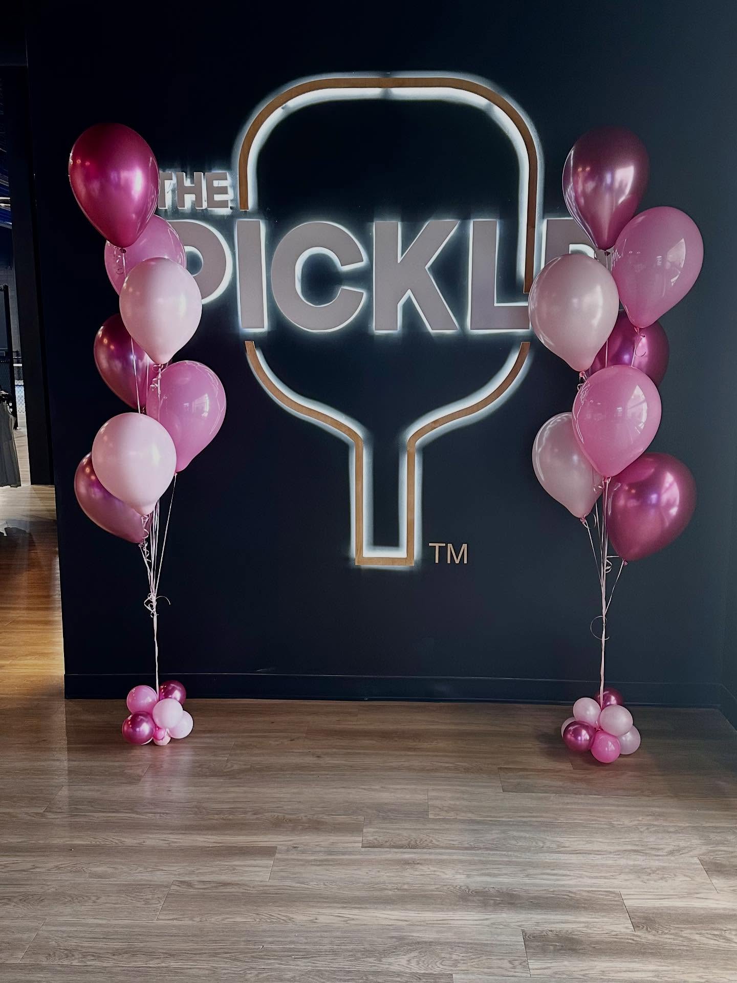 Pop of pink perfection 💕
Whether it’s a grand opening, private celebration or a game night you can count on us to make it festive!
#BalloonDecor #EventStyling #ThePicklr #BigBalloonsCo #heliumballoons