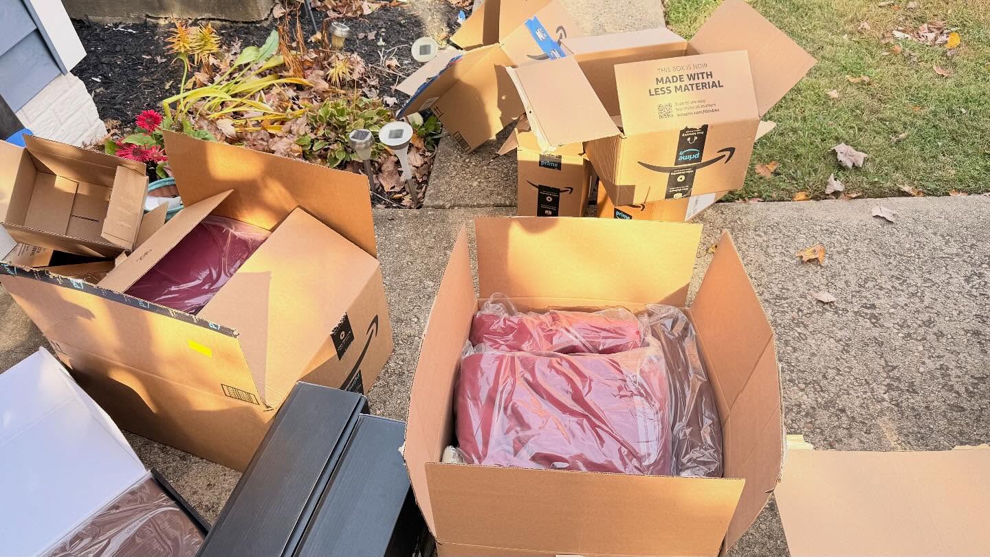 Today we put in the work packing and consolidating #roythompsonfoundation #melissahurricanerelief #stelizabeth #burntsavannah #letsrebuildtogether A GREAT THANK YOU TO ALL OUR DONORS 🙏🏽