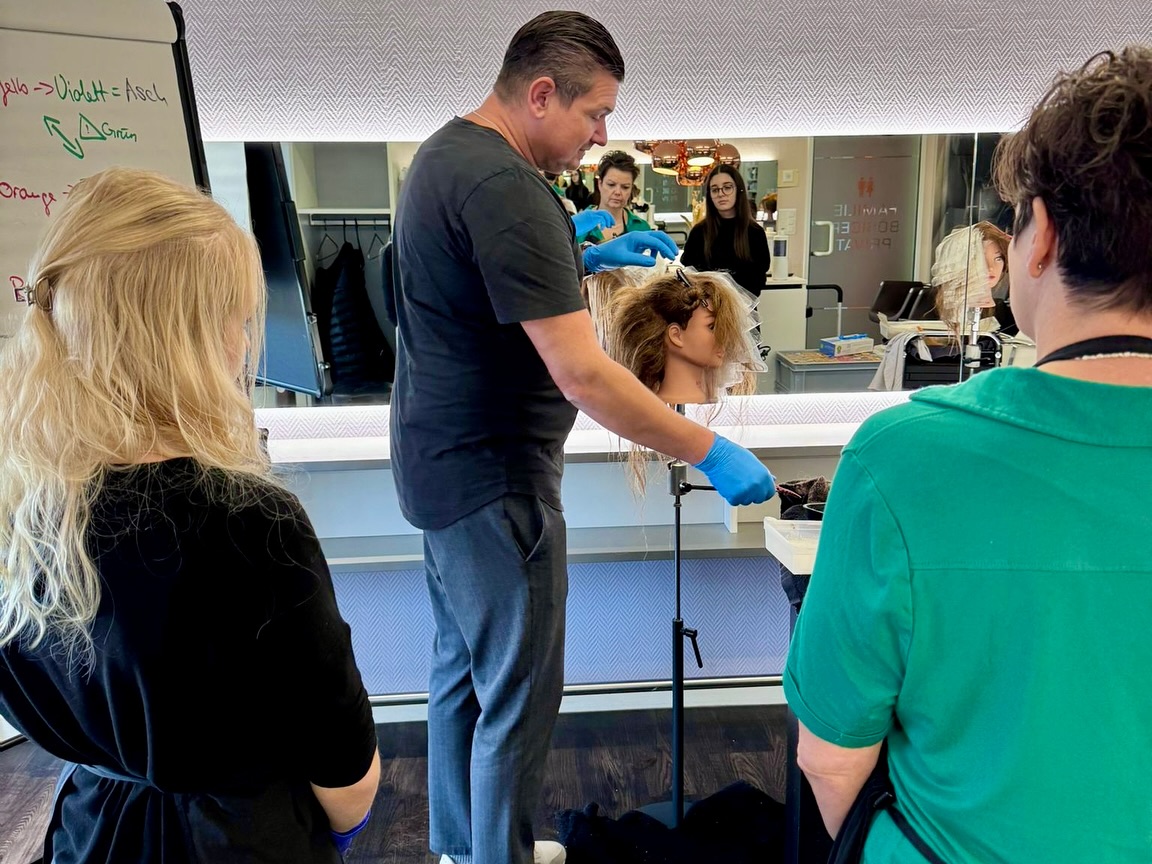 !Vielen Dank! für die tolle Weiterbildung, es hat Riesen Spass gemacht! #wella #balayage #freelights #airtouch #freehand #faceframing✨