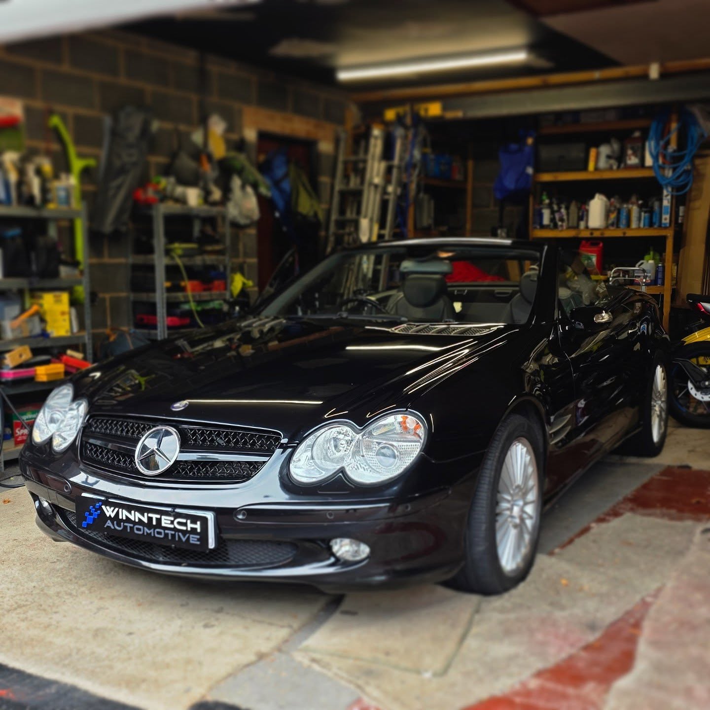 21 year old Mercedes SL with wireless Apple CarPlay, Android Auto and DAB radio thanks to the Pioneer SPH-DA77 system we installed at the customer's address.
Loaded with features this system has given new life to this ultra-low mileage Mercedes.
🌐 www.winntech.co.uk
📧 info@winntech.co.uk
☎️ 07916-225476 Call/Text/WhatsApp
#WinntechAutomotive #mercedesSL #wirelessapplecarplay #WirelessAndroidAuto #worcestershire #WeComeToYou