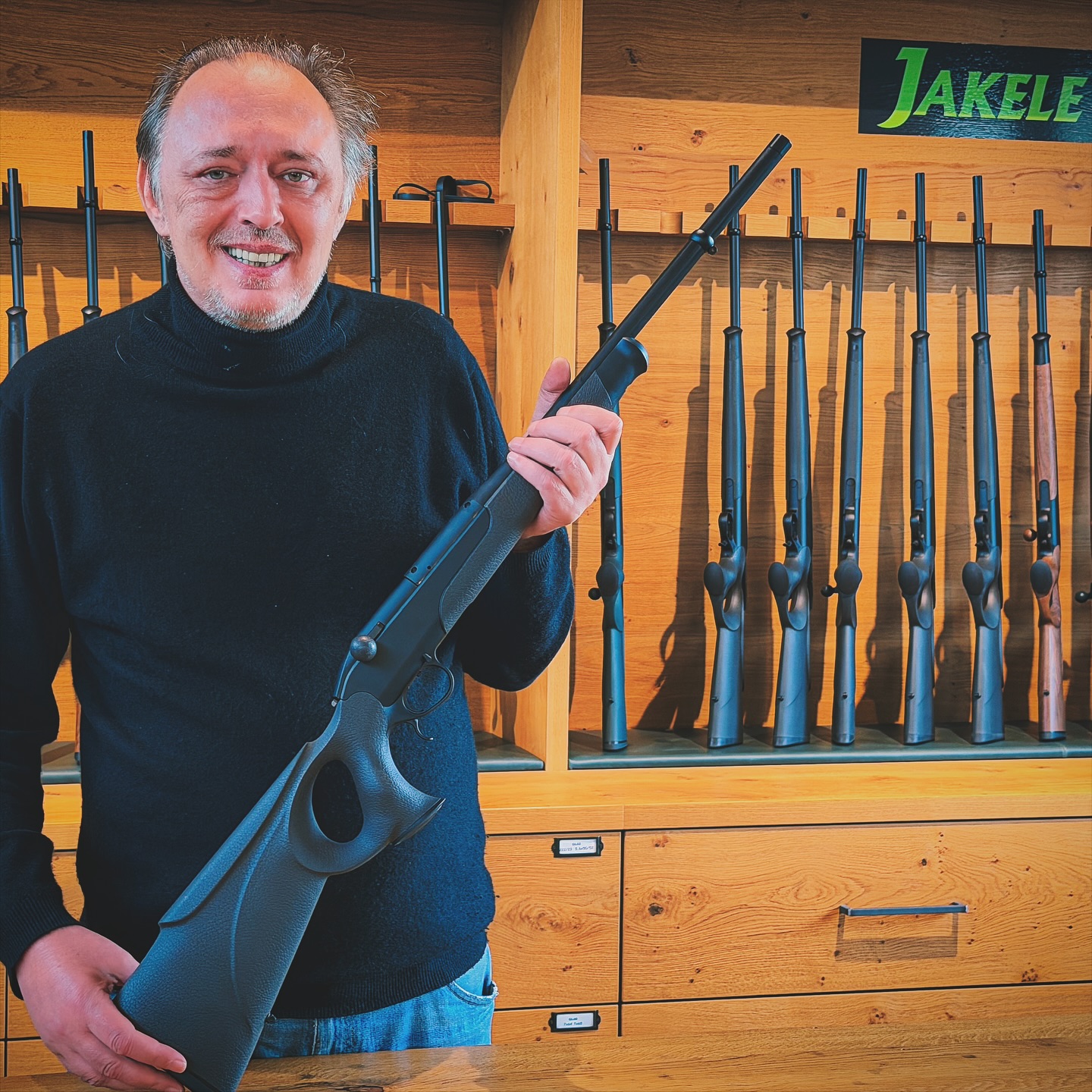 🇦🇹 Jakele J1 – Sicherheit neu definiert 🔩
Wenn Handwerk, Leidenschaft und Ingenieursgeist aufeinandertreffen, entsteht mehr als nur ein Gewehr.
Die Jakele J1 wurde entwickelt, um Sicherheit, Präzision und Leichtigkeit in einer völlig neuen Form zu vereinen.
👉 Entwickelt von Andreas Jakele & Meinrad Zeh
👉 Vorgestellt von Robert Idl / Waffen Idl Lienz
👉 Jetzt die ganze Story auf www.schussundstille.com
„Mit der J1 musst du dich anstrengen, um noch einen Fehler zu machen.“ – Robert Idl
⸻
🇬🇧 Jakele J1 – Redefining Safety
When craftsmanship, passion, and true engineering meet, the result is more than just a rifle.
The Jakele J1 combines safety, precision, and lightness in a way no other hunting rifle does.
👉 Designed by Andreas Jakele & Meinrad Zeh
👉 Presented by Robert Idl / Waffen Idl Lienz
👉 Read the full story on www.schussundstille.com
“With the J1, you really have to try hard to make a mistake.” – Robert Idl
#schussundstille #jakelej1 #huntingrifle #waffenidl #precisionengineering #germancraftsmanship #austrianhunting #huntingculture #safetyfirst #mountainhunting #huntinglife #engineeringexcellence #guncraftsmanship #huntingmagazine #jagdwaffe #jagdleidenschaft #büchsenmacherkunst #jagdtechnik #jagdmagazin #jagdösterreich #huntinggear #jagdwaffen