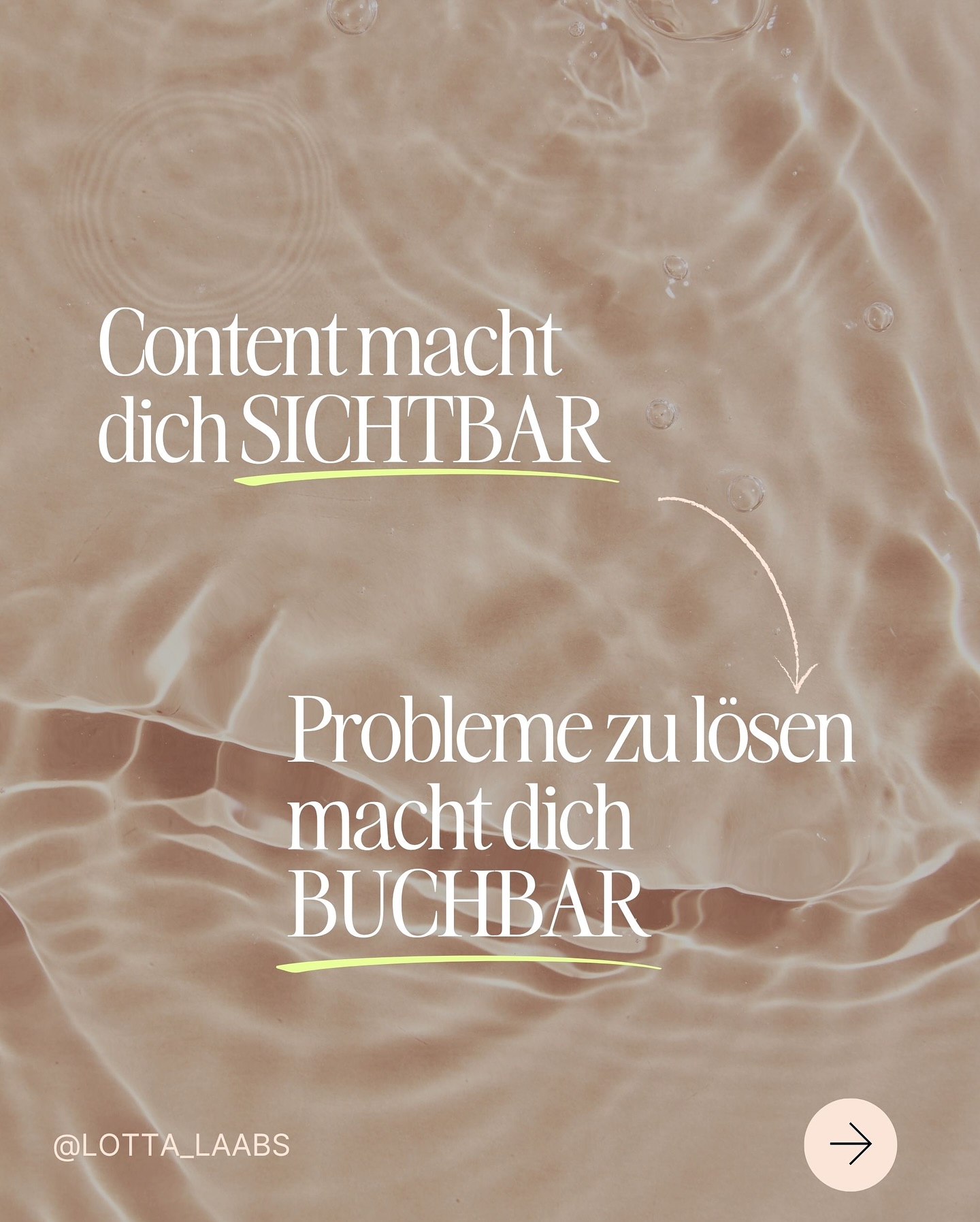 Je mehr Frauen ich in ihrem Business begleite, desto klarer wird mir:
Nicht der Content entscheidet.
Sondern das Problem, das du wirklich löst.
Viele meiner Kundinnen kommen zu mir mit genau diesem Gefühl:
„Ich bin sichtbar. Aber niemand versteht so richtig, wofür ich eigentlich stehe.“
Und genau da liegt der Punkt:
Deine Reichweite kann noch so gut sein –
wenn nicht klar ist,
…in welcher Situation deine Kundin zu dir kommt, …welcher Schmerz sie wirklich müde macht (Zeit, Geld, Nerven, Selbstzweifel),
…und was nach eurer Zusammenarbeit konkret anders ist,
dann bleibt dein Business unter seinem Potenzial.
Meine Arbeit geht genau dahin:
Wir schärfen, welches Problem du wirklich hältst, für wen du das tust
und wie du darüber sprichst,
damit Menschen nicht nur denken „schönes Profil“, sondern:
„Genau SIE brauche ich jetzt.“
Wenn du spürst, dass das dein nächster Schritt ist, kommentiere BUSINESS –
dann schicke ich dir alle Infos
zu meinem 1:1 Business-Mentoring zu.
Deine Lotta
#sichtbarkeit #businessmentor #soulbusiness #personalbranding #hamburg #businesscoach #klarheit