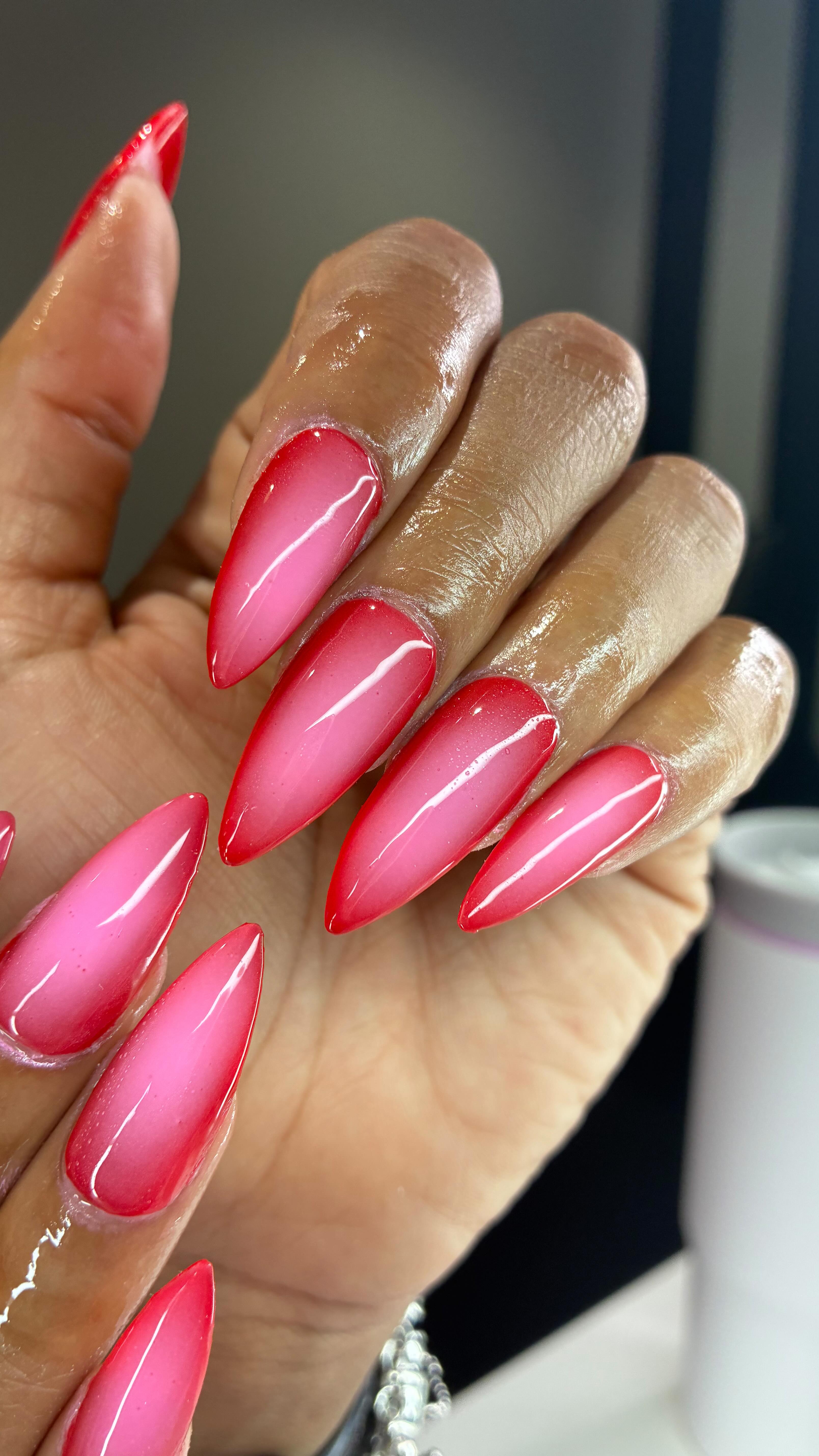 Here give me the phone bc I KNOW what to say!😂😂
.
Follow @ronniediasianails ✨
.
.
#nailtechhumor #friendshipgoals #nailcontent #salonlife #salonhumor #relatable #funny #nailtech #nailtechlife