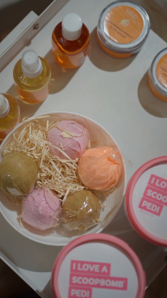 โจ Experience luxury redefined at The Luxe Ladies Salon & Spa, Vadakara โจ
Where every detail is crafted with care, every smile is genuine, and every client is treated like royalty ๐๐โโ๏ธ
Because at Luxe, itโs not just about beauty โ itโs about how you feel when you walk out ๐ธ
#TheLuxeSalon #Vadakara #SalonExperience #LadiesSalon #CustomerServiceMatters #BeautyWithCare #KeralaSalons #luxeexperience