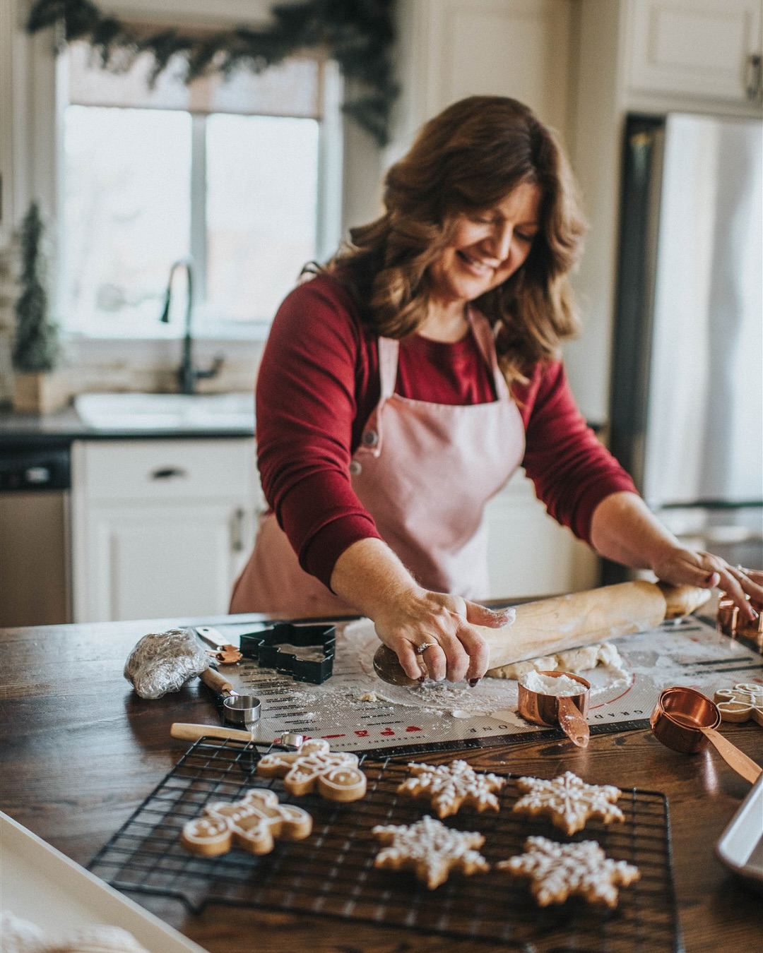 The gingerbread smell hits the air and suddenly you’re five years old again 🥹 standing on a stool, sneaking dough when you think no one’s looking, waiting for the timer like it’s Christmas morning itself.
It’s flour dust on the counter, warm spices lingering in your sweater, and someone you love humming in the kitchen. It’s the way mom (or grandma) shaped every cookie just a little differently, and how you swore yours was the “special” one.
That’s why we still make them.
Not just for the taste, but for the memories they carry, the kind you can bite into 🥰 and for the traditions that follow us home, year after year.