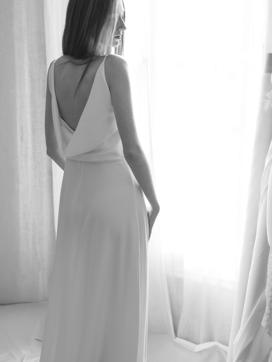 ☀️🌸✨ Nouveauté au showroom ! ✨🌸☀️
Nous avons le plaisir de vous annoncer l’arrivée de trois magnifiques robes de mariée signées @louise_valentine  🤍
Une belle collaboration est née avec Louise Valentine, créatrice du sud de la France, autour d’un concept qui nous tenait à cœur : le demi-mesure.
Mais alors, qu’est-ce que le demi-mesure ?
C’est un entre-deux parfait entre la collection et le sur-mesure.
💫 Vous partez d’un modèle existant,
💫 Vous choisissez vos manches (ou pas !), la forme, la longueur,
💫 Vous sélectionnez vos tissus, dentelles et finitions…
Et ensemble, nous personnalisons votre robe pour qu’elle vous ressemble totalement, et qu’elle soit unique pour votre grand jour 💍
Les robes sont désormais disponibles au showroom 🤍
N’hésitez pas à prendre rendez-vous via le lien en bio ou directement sur notre site pour venir les découvrir 🌸
#robesdemariée #demimesure #mariage2025 #showroommariée #collaboration #louisevalentine #créatricemariage #weddingdress #bridetobe