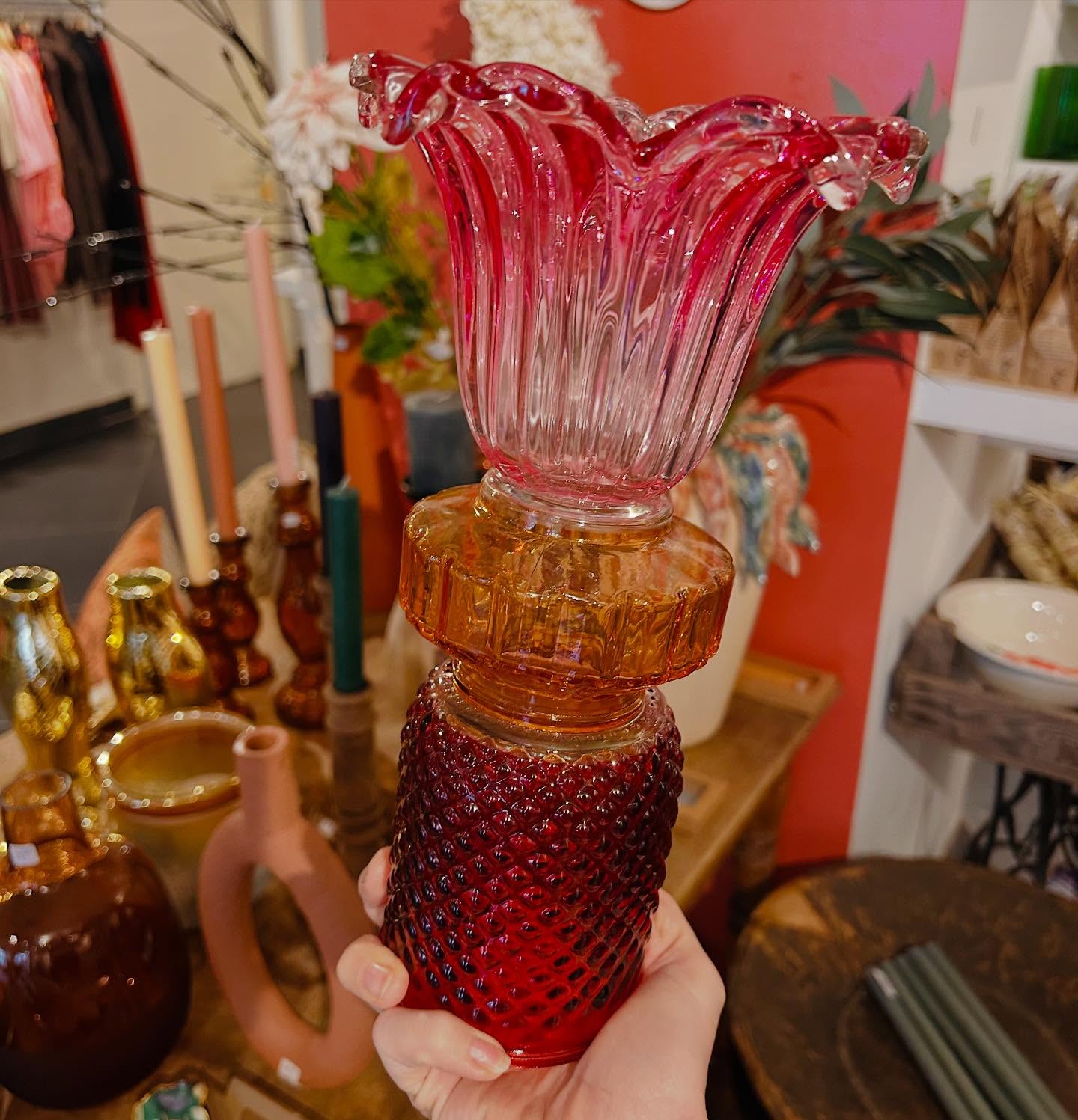 Er zijn prachtige kandelaren binnen, nieuwe kaarsen worden vandaag aangevuld, @zusss.nl wordt bijgeleverd vandaag en er is zoveel meer moois binnen, kom gezellig langs!
#zusss #kandelaar #cadeau #haarlemshopping #schagchelstraat