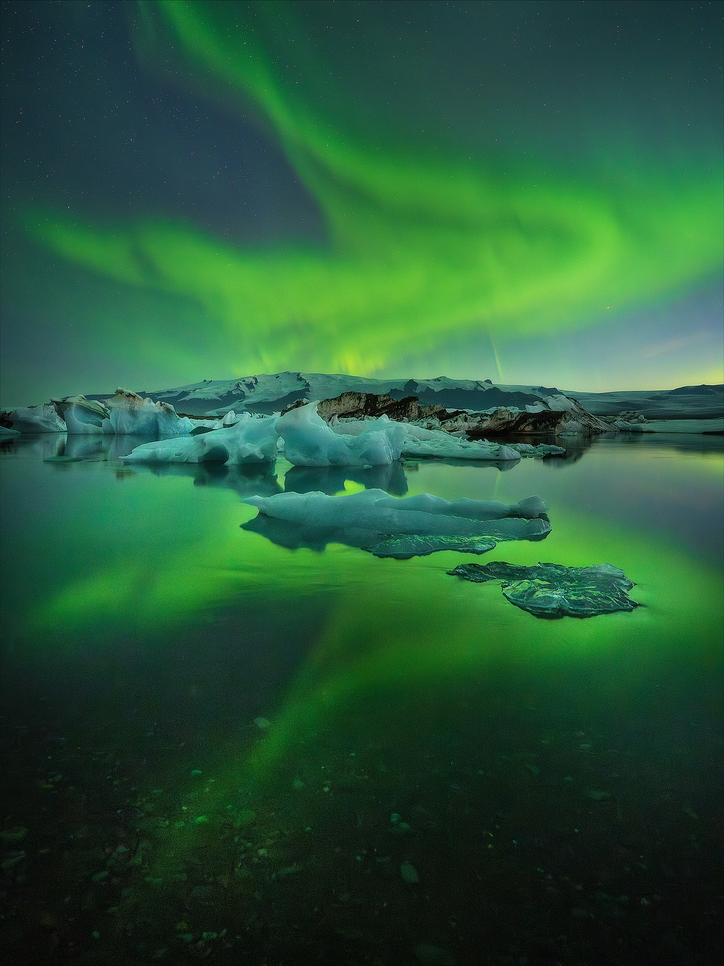 *
Jökulsárlón – Dance of the Northern Lights
The night sky over the glacier lagoon came alive with movement — vibrant green auroras swirling above floating icebergs. The still water reflected every curve of light, as if the heavens were mirrored on Earth. Moments like this capture the raw magic of Icelandic nights.
EXIF: f/2.8 · 4 sec · ISO 6400 · Sony Alpha 7R IV · 16–35mm f/2.8 GM II
#iceland #auroraborealis #northernlights #jokulsarlon #nightphotography #landscapephotography #longexposure #naturemagic #earthvisuals #bevisualinspired #sonyalpha #travelphotography #glacierlagoon