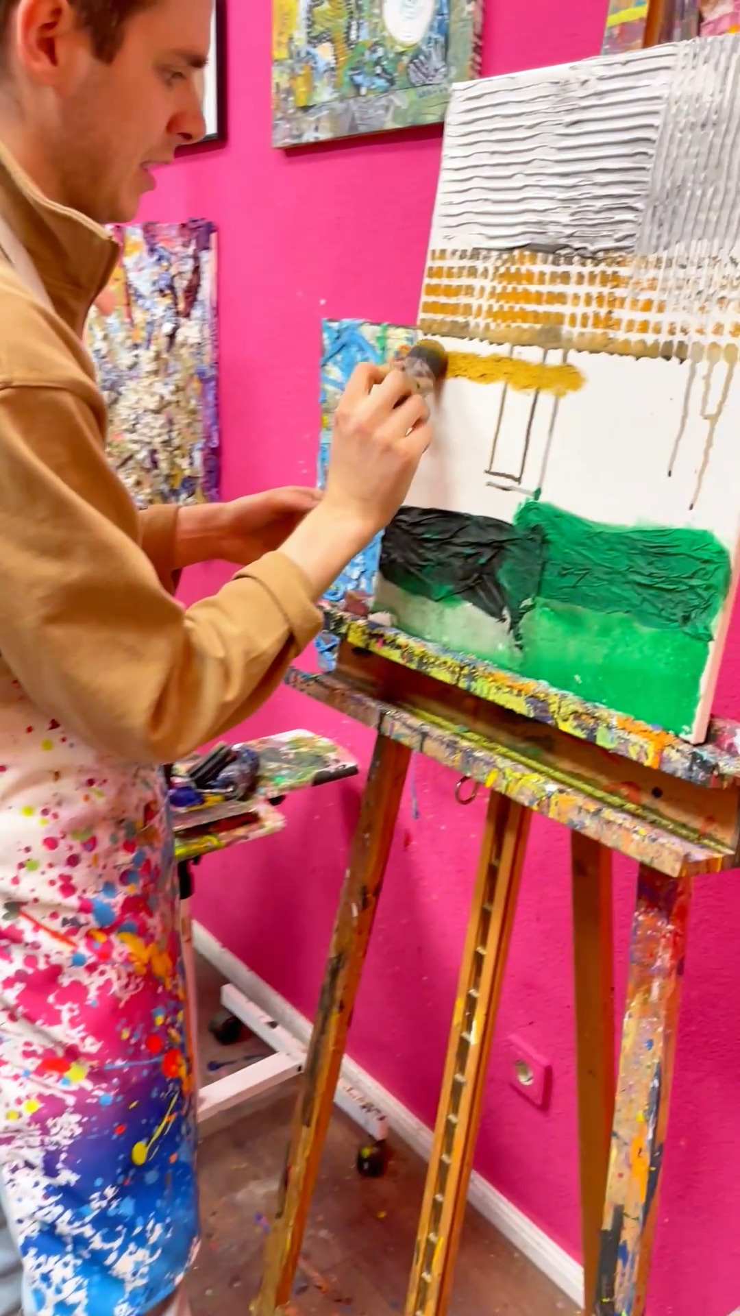 🎨 Malparty für Erwachsene – Dein kreativer Space!
Mach den Kopf frei und tauch ein in einen Abend voller Farbe, Flow, Musik und Leichtigkeit.
Bei unserer Malparty geht’s um dich, deinen Ausdruck und pure Kreativität.
Keine Vorlage und alle malen das ähnliche Bild-Sondern jede darf ein ganz individuelles Werk erschaffen.
Nur du, Farbe & jede Menge Spaß beim Ausprobieren.
Wir mixen Materialien & Techniken – Acryl, Collage, Struktur, Mixed Media, und mehr – lassen entstehen, was entstehen will.
Ganz intuitiv. Ganz individuell in herzlicher, lockerer Atmosphäre, begleitet von einer Erfahrenen Künstlerin.
✨ Feel the freedom
✨ Entspann dich & komm in den Flow
✨ Connecte dich mit dir & anderen
✨ Erlebe kreative Vibes pur
Ob mit Freund:innen, zum Geburtstag oder einfach für dich –
diese Malparty ist dein Raum zum Abschalten, Ausprobieren & Auftanken.
💫 Infos unter: www.coconcolore.com
#ateliercoconcoloré #drinkandpaint #sipandpaint #art #technoandpaint #kreativ