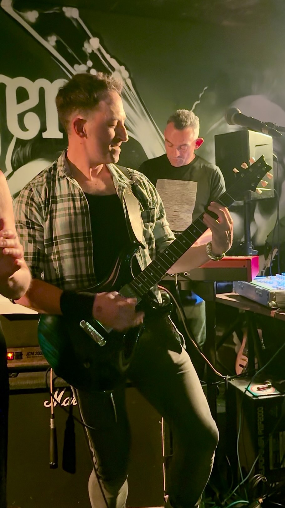 We rocked the house last night!! 😎@thebootleggerexeter @justinthuraisingham #loveshack