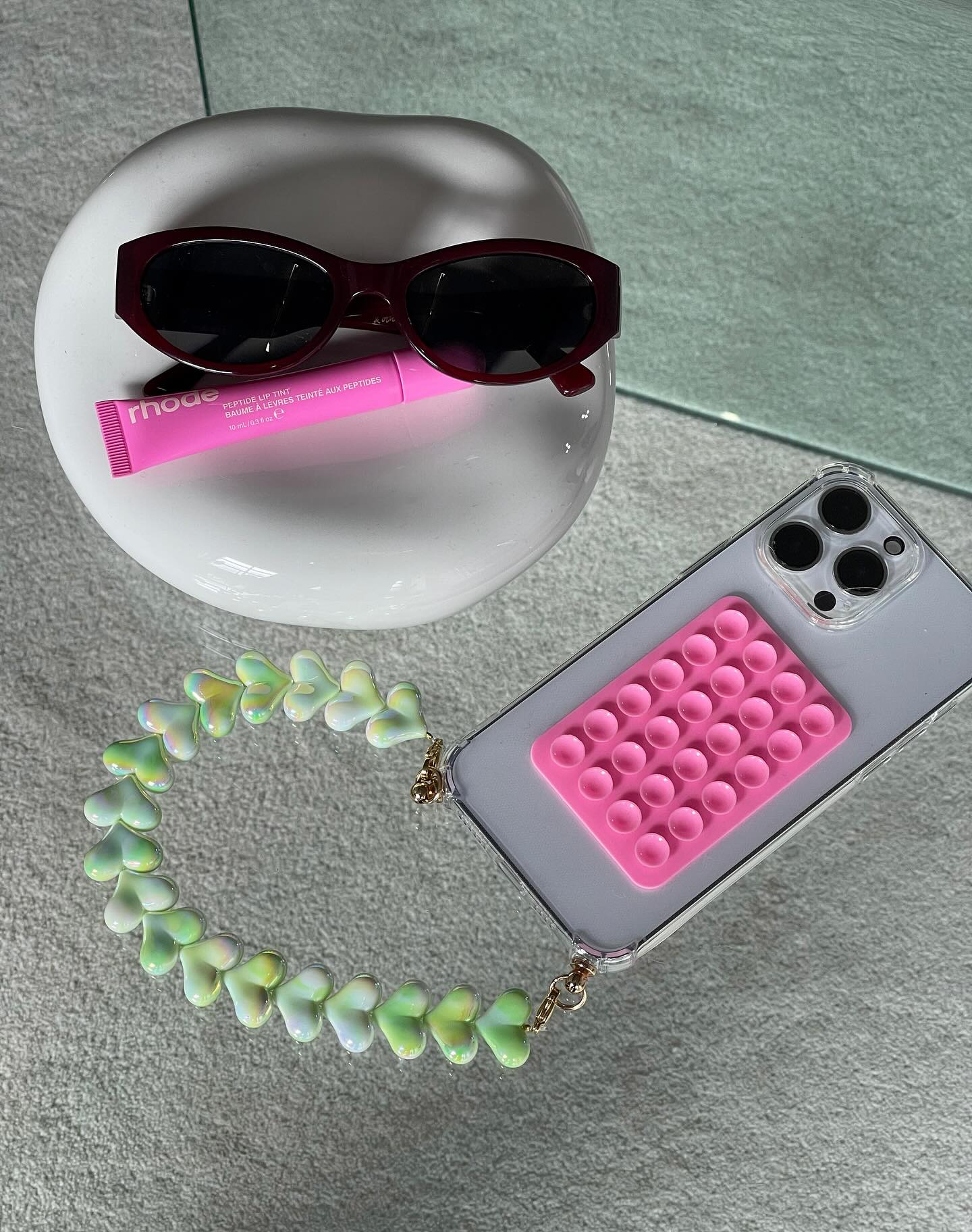 Favorite color combo 🍬 @bychar_ #beso #handmade #heart #phonecords #phone #accessories