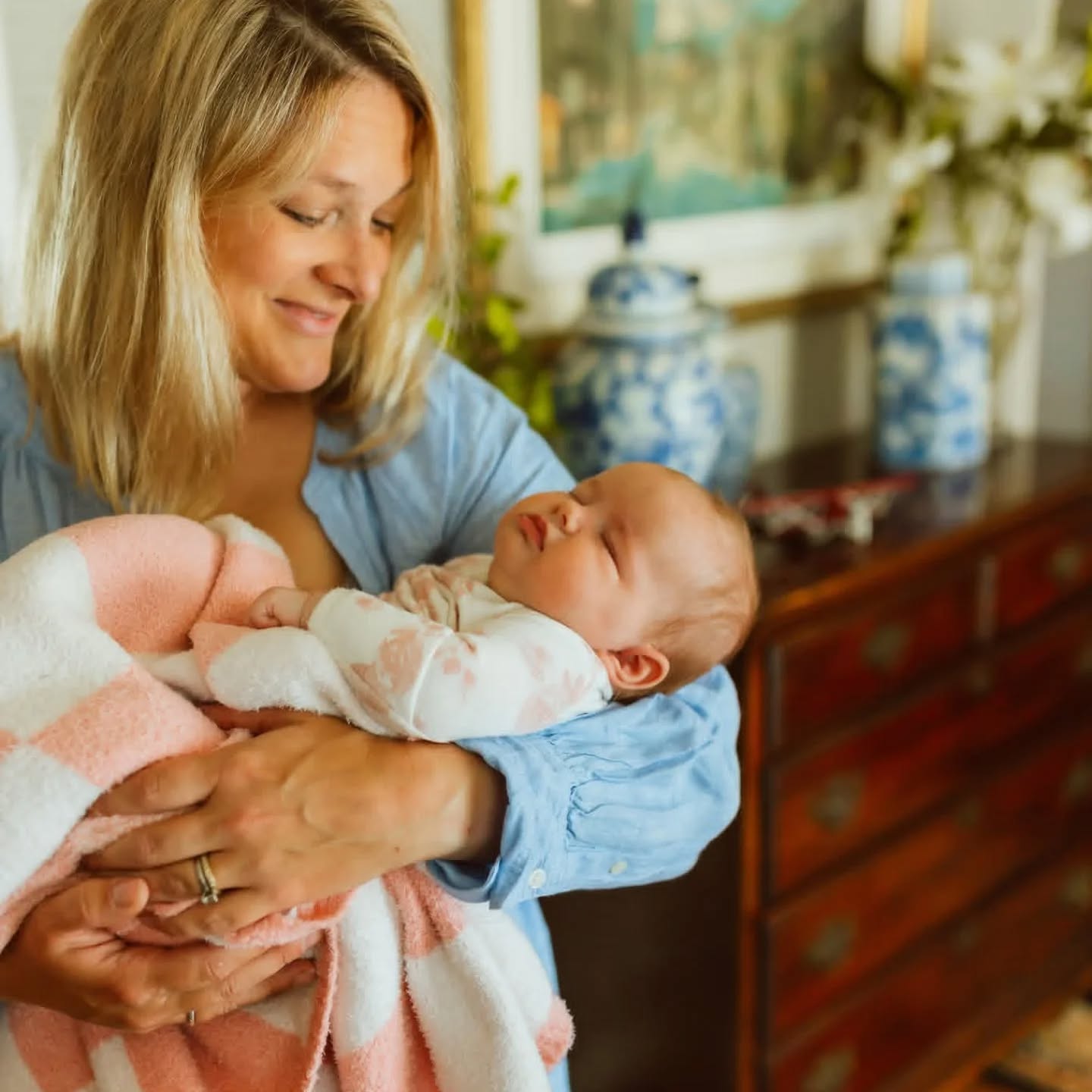 This newborn session was full of the most beautiful, genuine moments between mom and her littlest one — we had baby coos, sleepy snuggles, a sweet pup joining in, and the kind of love that bridges any distance. So grateful to get to preserve this part of their story in pictures!
.
.
.
#familysession #babysession #photosofbaby #yokosukaphotographer #pensacolaphotographer #pensacolamilitaryphotographer #militaryspouse