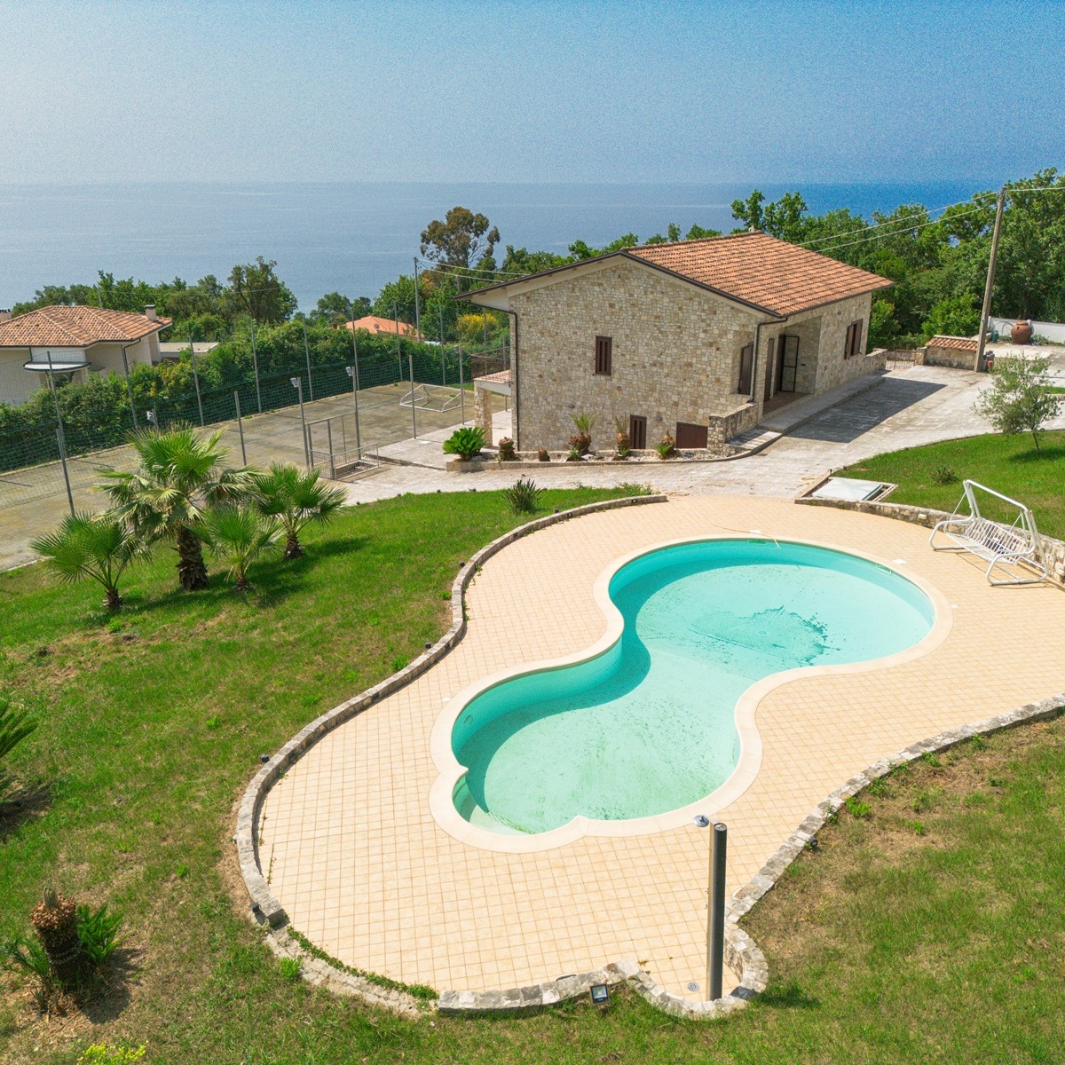 🌅 Seaview Villa Torre Normanna, Ispani 🇮🇹
Perched above the turquoise waters of the Gulf of Policastro, this elegant stone villa blends Mediterranean charm, privacy, and style, just 5 minutes from the beaches of Capitello.
✨ Highlights:
🏡 2 levels of refined living
🌊 Panoramic sea-view terrace + balconies
🛏️ 3 bedrooms | 2 baths | Laundry room
🌴 2,570 sqm private garden
🏊♂️ Pool + solarium
⚽ Private five-a-side pitch
🚗 Gated driveway | Well + irrigation system
💰 €495,000
📍 Torre Normanna, Ispani, Salerno, Italy
#LuxuryVilla #ItalyHomes #MediterraneanLiving #CilentoCoast #SeaViewVilla #ItalianRealEstate #TorreNormanna #Ispani #DreamHome #CoastalRetreat #InvestInItaly