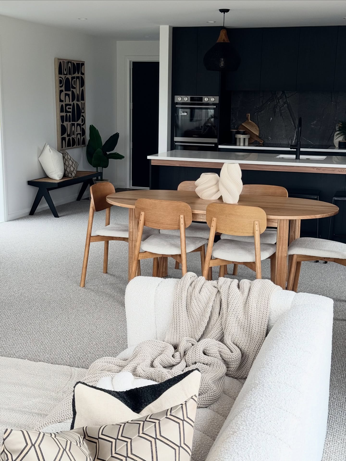 House not selling? | NUMBER 3 - SIZE
The furniture doesn’t fit the space. It’s either too big or too small. It blocks access ways or there is no clear thoroughfare.
Scale is really important!