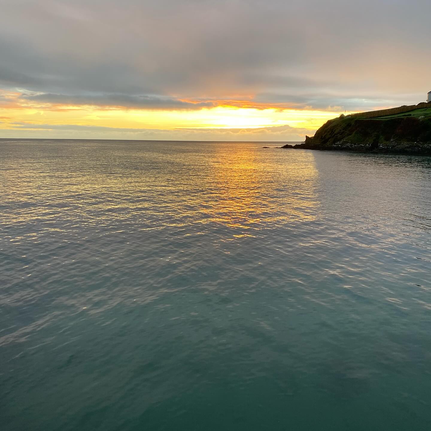 It’s been a while ….
I went on retreat at the end of October and it was wonderful. A much needed week away with friends and sewing machines - what’s not to love?! I fell in love with sewing all over again and may just have a quilt to share shortly …
It being at the coast was the icing on the cake for this landlocked girl.
Sunrise over Portmellon Cove and Chapel Point, just outside of Mevagissey ❤️
#portmellon #mevagissey #cornwall #quiltingretreat #timeout #quiltyfriendsarethebest #bodruganbarton #swcp #southwestcoastpath #walking #sunrise