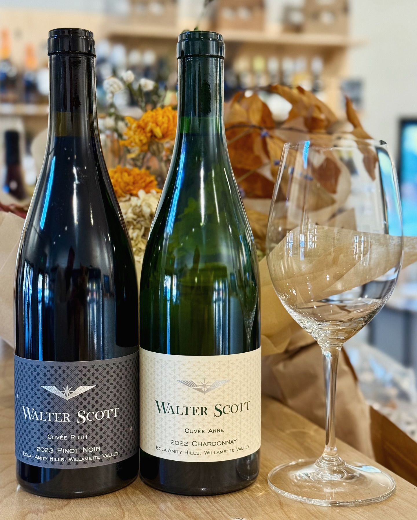 Now through December 31st 6 packs of mix and match wine are 15% off.
@walterscottwines Chardonnay and Pinot Noir hail from Eola-Amity Hills in Willamette Valley Oregon. These exceptional quality wines will be perfect with Thanksgiving Dinner!