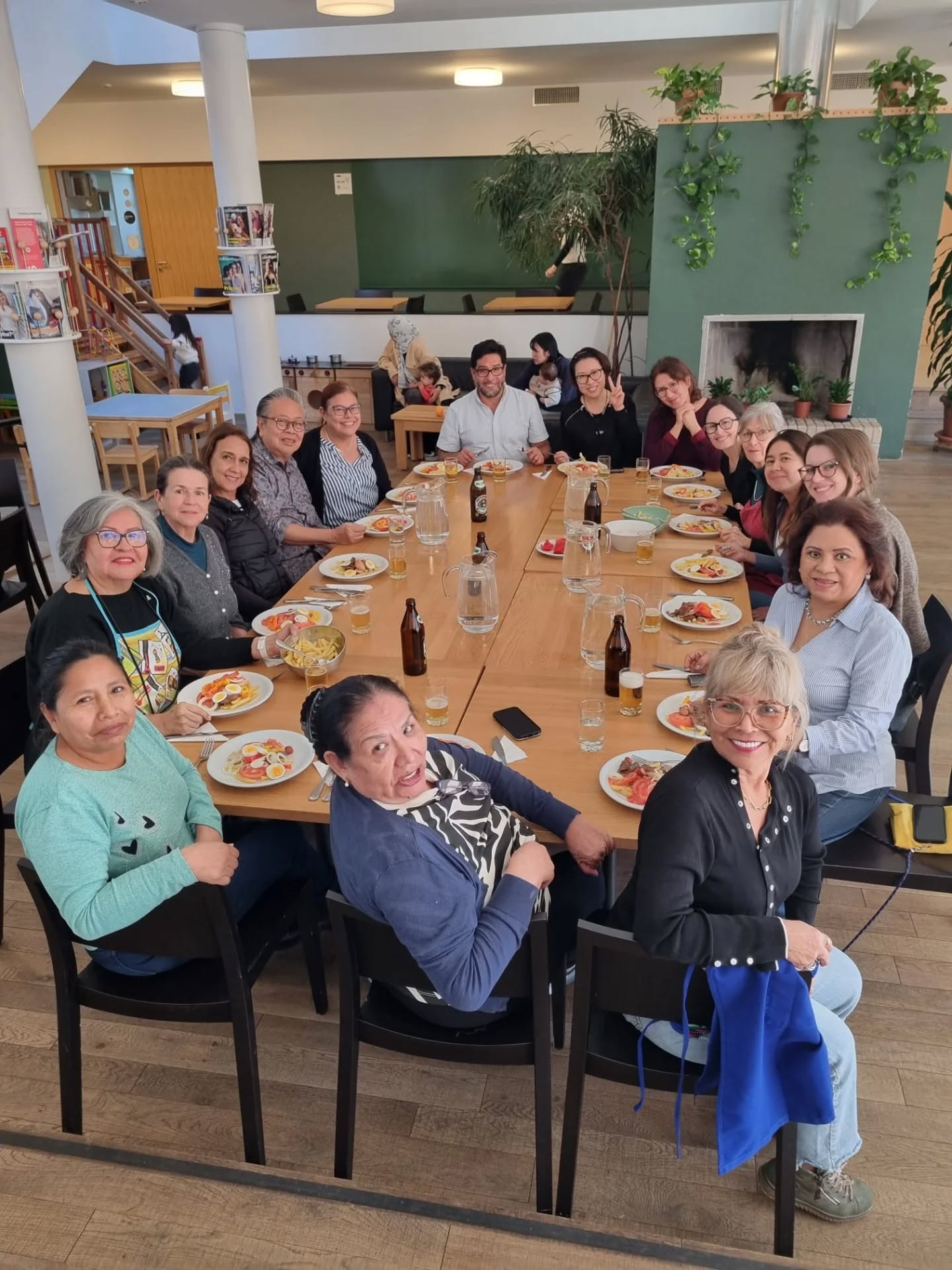 A taste of Bolivia in our last Kitchen Lab, Milovan guided us through the vibrant flavors of Pique a lo Macho, a beloved Bolivian dish full of color, spice, and history.
As we know now, its name comes from the challenge it represents, only the brave “los machos” could handle its bold and spicy mix of beef, sausages, vegetables, and chili!
A big thank you to Milovan for sharing his recipe, his story, and a piece of Bolivia with us.
----
En nuestro último Kitchen Lab, Milovan nos guió a través de los vibrantes sabores del Pique a lo Macho, un plato boliviano lleno de color, especias e historia.
Como sabemos ahora, su nombre viene del desafío que representa, ¡sólo los valientes "los machos" podían con su atrevida y picante mezcla de carne, salchichas, verduras y chile!
Muchas gracias a Milovan por compartir su receta, su historia y un pedazo de Bolivia con nosotros.
----
In unserem letzten Küchenlabor führte uns Milovan durch die lebhaften Aromen von Pique a lo Macho, einem beliebten bolivianischen Gericht voller Farben, Gewürze und Geschichte.
Wie wir jetzt wissen, kommt sein Name von der Herausforderung, die es darstellt, denn nur die mutigen "los machos" konnten mit der kühnen und scharfen Mischung aus Rindfleisch, Würstchen, Gemüse und Chili umgehen!
Ein großes Dankeschön an Milovan, der sein Rezept, seine Geschichte und ein Stück Bolivien mit uns geteilt hat.
.
.
.
.
.
#ETKultur #KitchenLab #interAct #CommunityCooking #InterculturalExchange #ZurichEvents