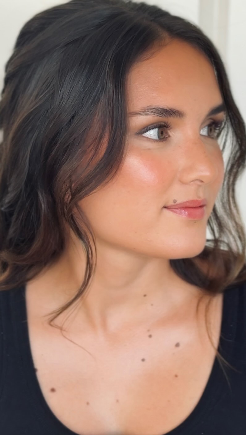 Such a beauty 🤍
Sanfte, warme Töne, die ihre natürliche Farbgebung betonen.
✨Den kompletten Brautlook gibt’s im nächsten Reel
#brautstyling #brautmakeup #brautfrisur #brautlook #bielefeldwedding #brautstylistbielefeld #makeupartistbielefeld