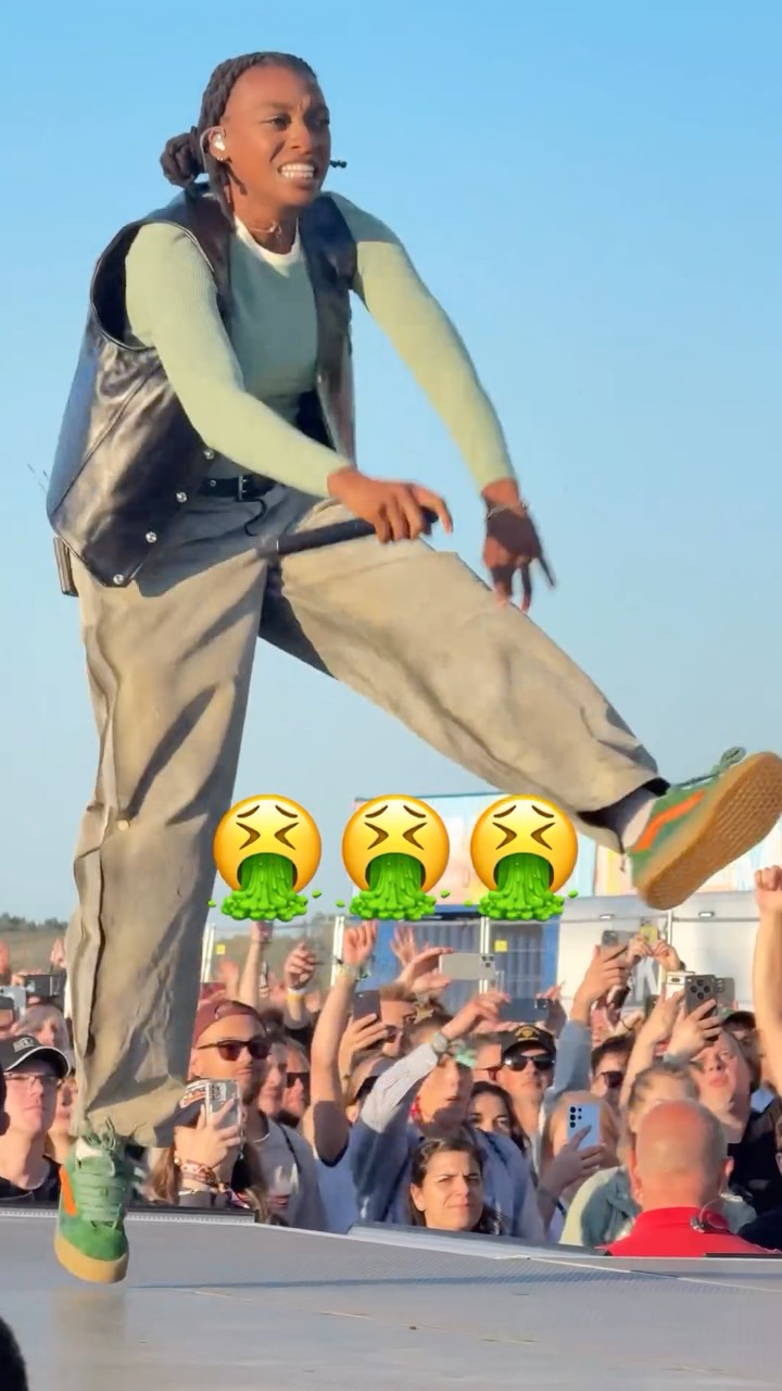 SOURRR 🤮 One of the UKs best lyricists? 👀
We caught up with Simz this summer for @opener_festival in Poland 🇵🇱 and her gig was unreal so why not bless her with perfect PA Audio as if we were hearing it live 🙌🏼
Can’t wait to see her again :)
____\\\
#womensworld #womeninrap #festival #live #audionerd #serious #stoodonbusiness