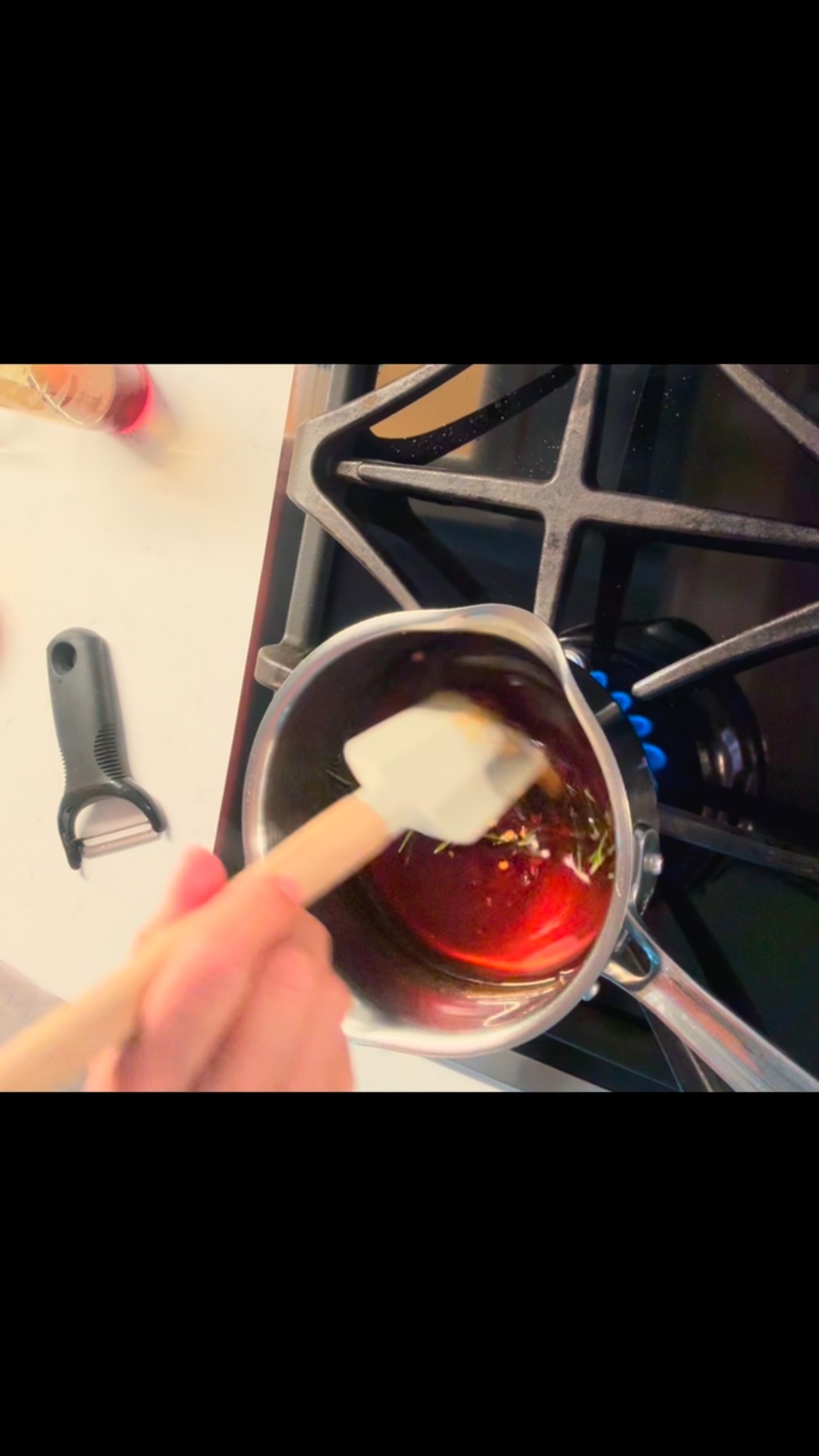 A new tradition, made by hand. 🍯✨
Orange, chili, and thyme turn simple honey into something golden and giftable.
The recipe’s live on the blog — link in bio. 💛
#nourishingforflourishing #homemadegifts #spicedhoney #fromtheheart