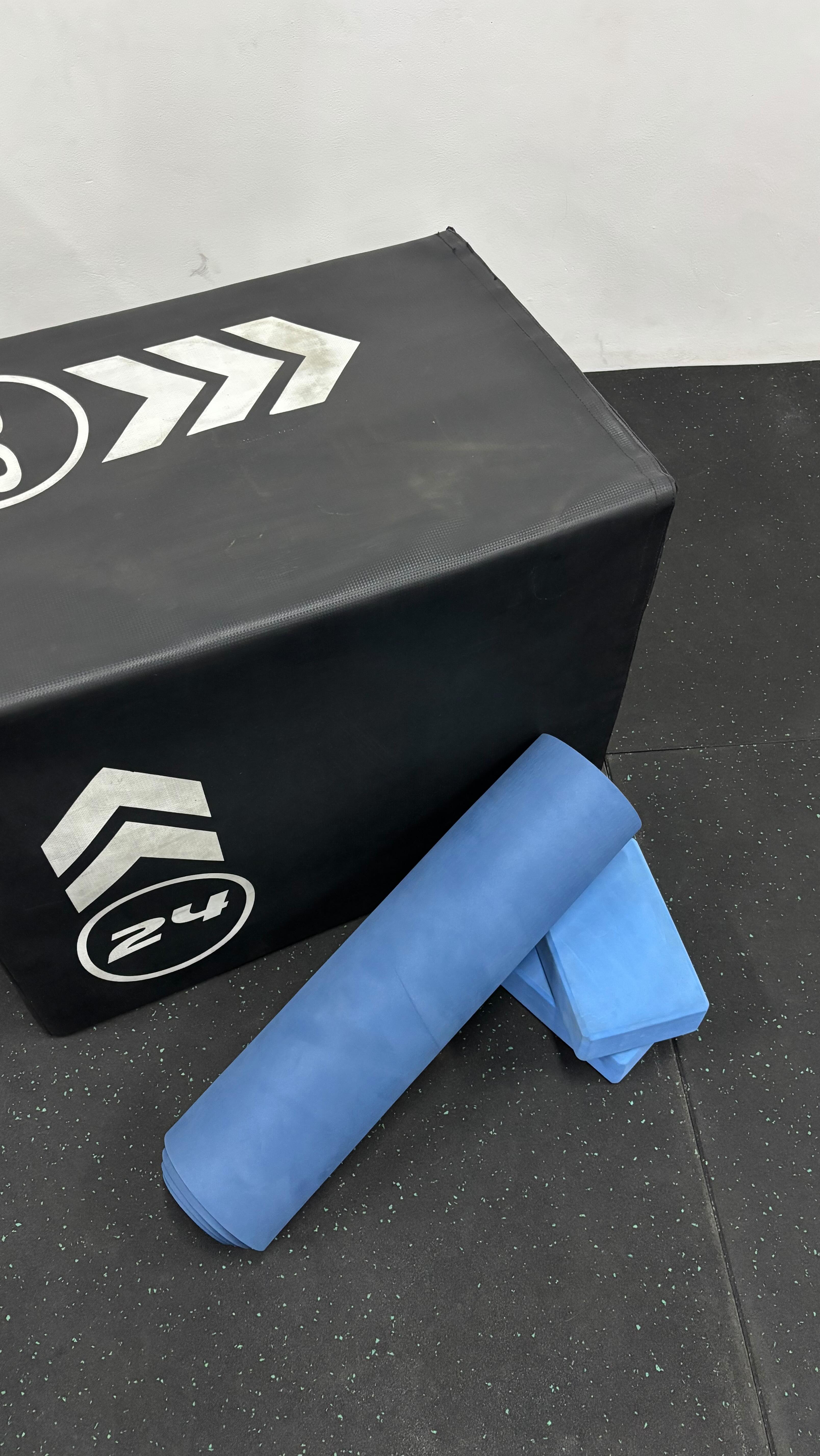 Heißt: Deine Reels, Bilder und Captions tauchen direkt in den Google-Ergebnissen auf, genau dort, wo potenzielle Mitglieder nach dir suchen. 🔍
Das ist kostenlose Werbung ohne Ad-Budget, ohne Umwege.
Wenn du deine Captions strategisch aufbaust und deine Videos echten Mehrwert zeigen,
dann hast du die Chance, bei Google denselben starken ersten Eindruck zu hinterlassen
wie beim ersten Probetraining in deinem Gym.
Denn seien wir ehrlich:
Bevor jemand dein Studio betritt, googelt er dich.
Und wie du dort erscheinst, entscheidet, ob sie dir folgen oder weiterscrollen.
📈 Social Media wirkt jetzt doppelt: Auf Instagram und bei Google.
Also: Nutze die Chance, dich mit deinem Content da zu zeigen,
wo deine zukünftigen Mitglieder schon längst suchen.
Ich habe einen Guide erstellt der dir zeigt, was du von Social-Media als Premium-Fitnessbrand hast, kommentiere „FITNESS“ und ich schicke ihn dir zu ☺️💪🏼