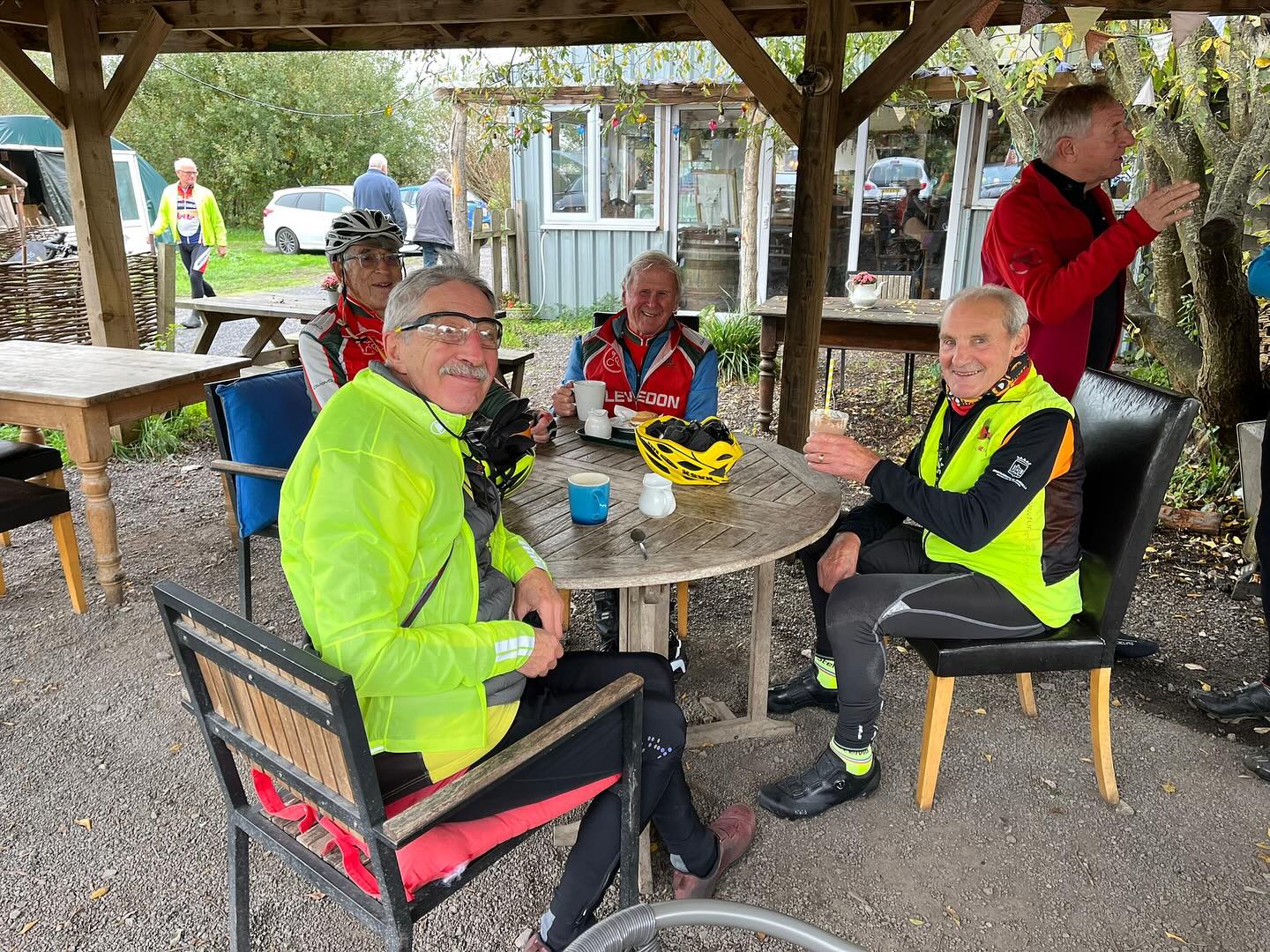 The regular Thursday group enjoying life and kicking back @sweet_stearooms this week 🚲🫖☕️ #cdrc #togs #clevedonanddistrictroadclub #cycling #cyclinglife #bike #bikelife #cyclingclub #clublife