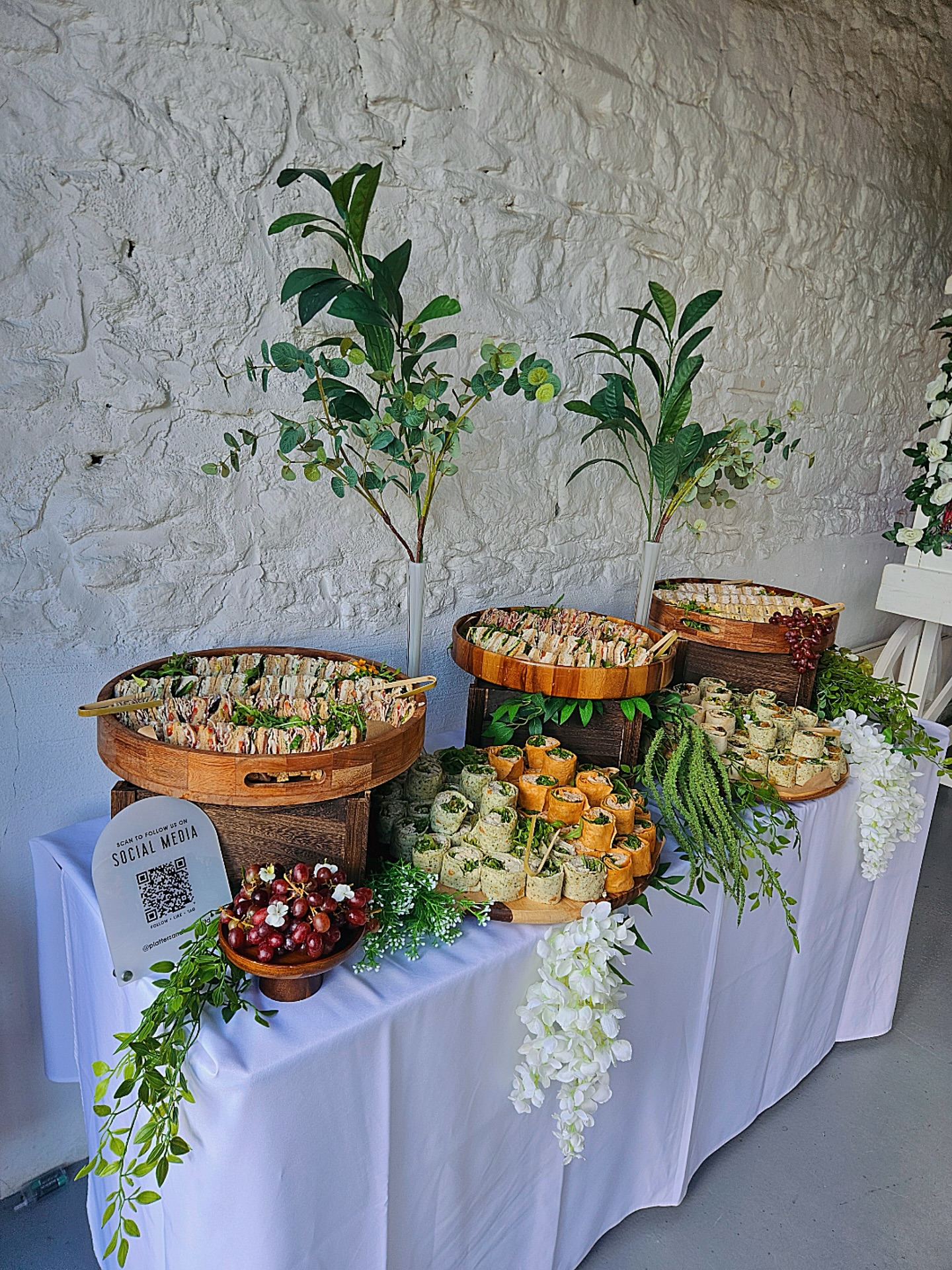 Tied the knot, now tie up a napkin and dig in 🧀💍
What the Bride & Groom selected:
• 9x Customised Wedding Charcuterie Boards
• 4x 12x12” Grazing Platters (Long Table)
• Mini Sandwiches & Mini Wraps Grazing Table with extra foliage 🌱
• Dairy-Free Grazing Box