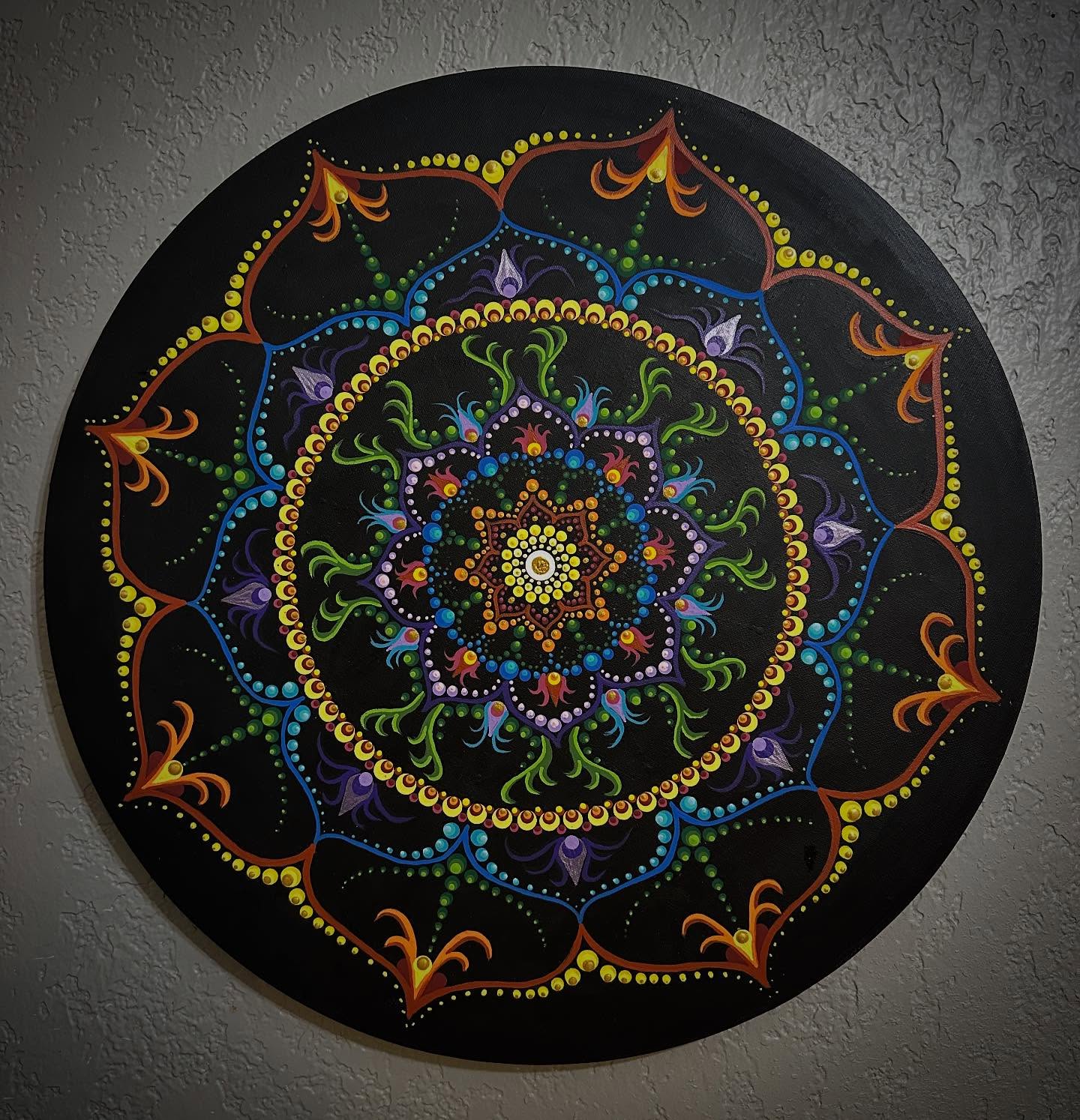 Just put the finishing touches on this 20 “ diameter piece that was born and almost completely finished at the beach 🏝️.
May the rich colors remind you of Joy and Possibility.
#dotmandala #mandala #color