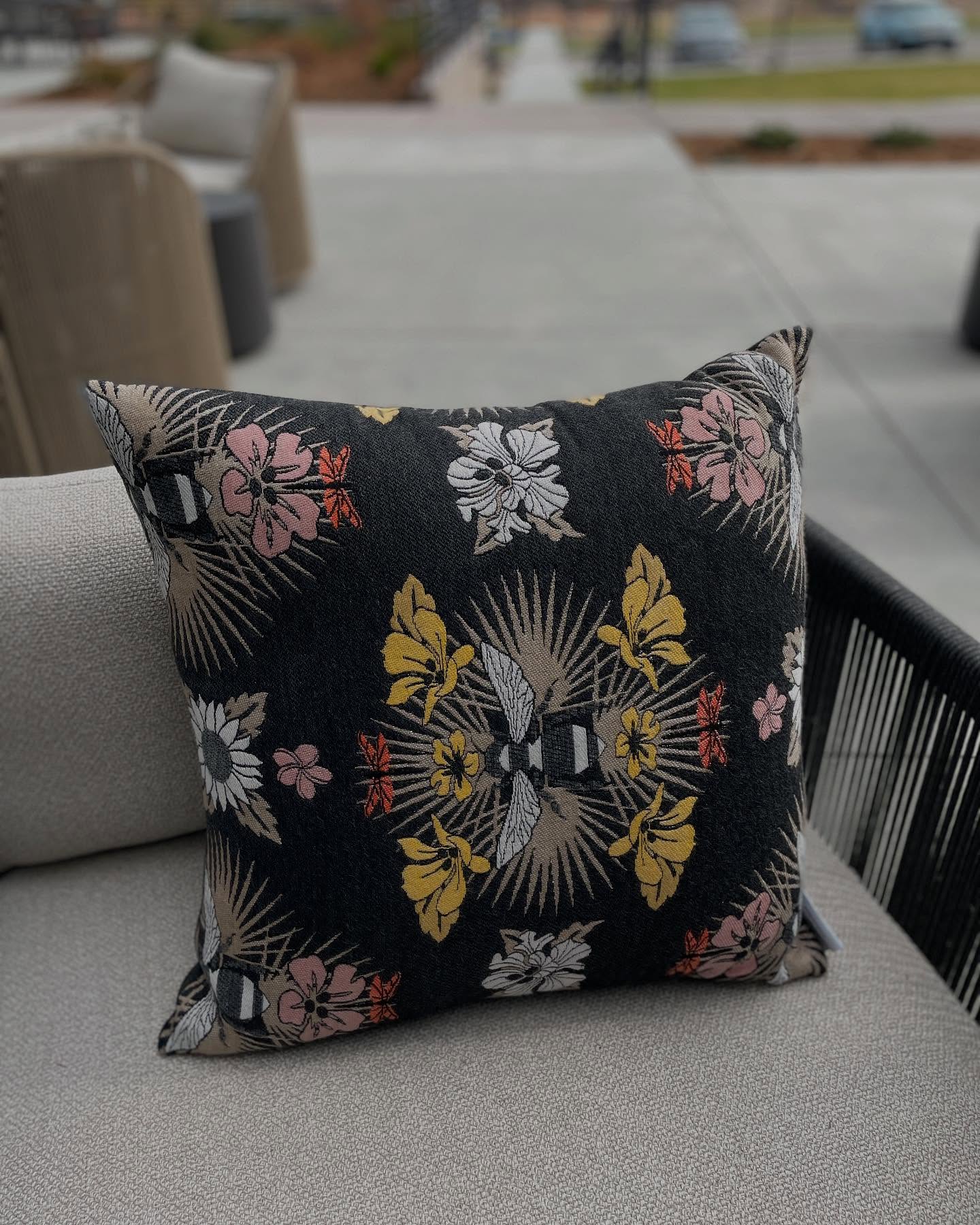 “Bee” like The Reserve at LoneTree and Book your dates at The Senior Shop. 🐝