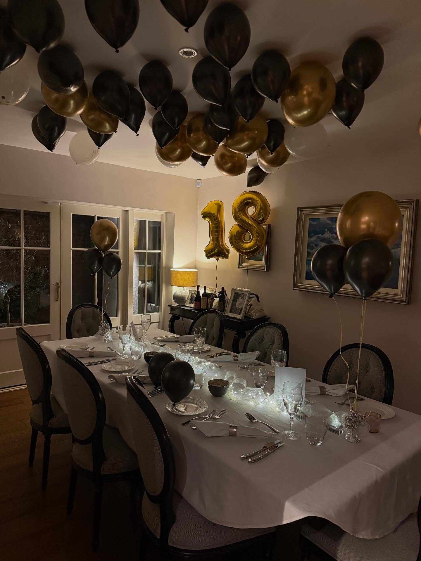 Black tie 18th birthday 🎁 party celebration last night.
Amazing 8oz dry aged beef fillet main course with my delicious pink peppercorn sauce.
Tandoori chicken kebabs with saffron rice to start and homemade sticky toffee pudding and vanilla icecream for dessert. #party #dinnerparty #privatechef #personalchef #cotswolds visit - www.personalchef.me.uk to book