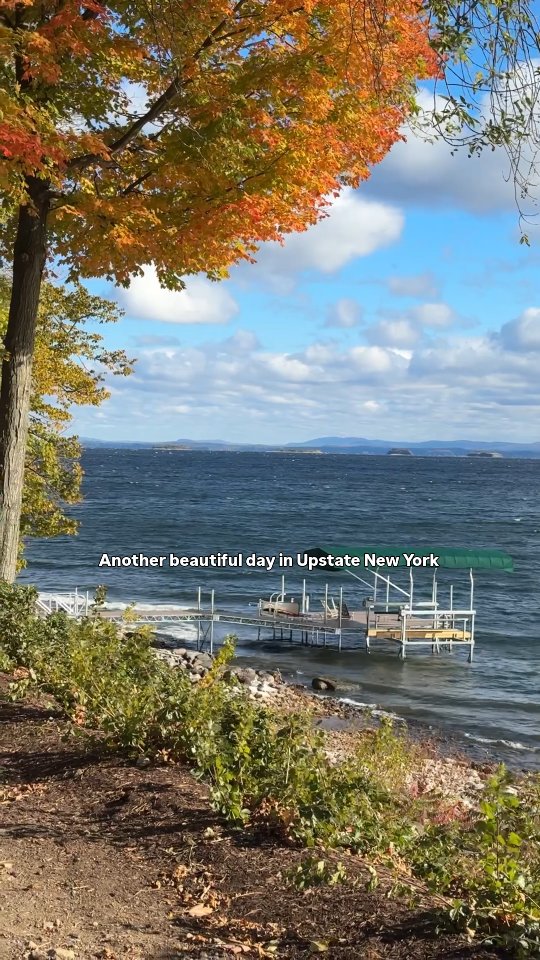 Nothing beats working outside on a crisp autumn morning with this crew 🍁
#sawteethcarpentry #glasshouseproject #adirondackbuilds #behindthebuild #essexny #craftsmanshipmatters #teamworkinaction #buildingprogress #fallinupstateny