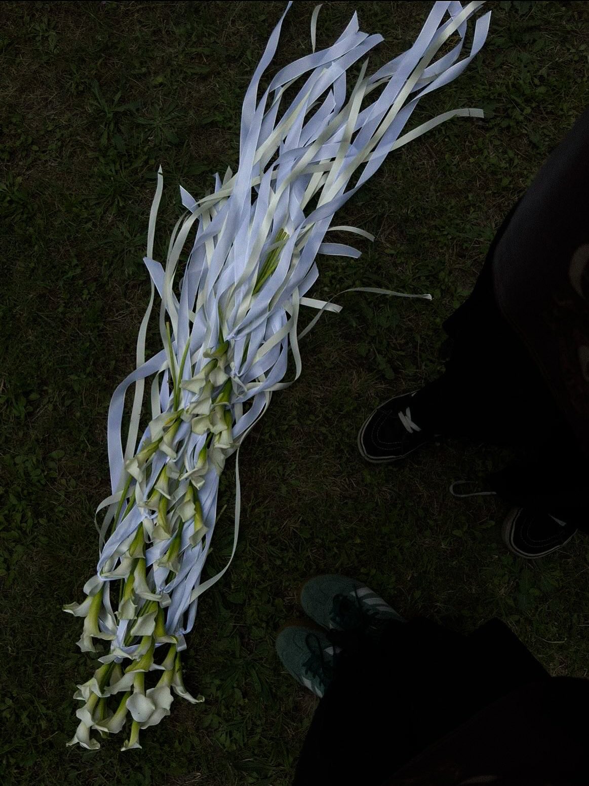 🎀🎀🎀🎀🎀🎀🎀🎀 & Callas.
And our chaussures, un jour random. En installation.
.
.
.
.
.
We feel feelings of contrast in this frame.
.
.
.
Maybe Even some drama
.
.
.
.