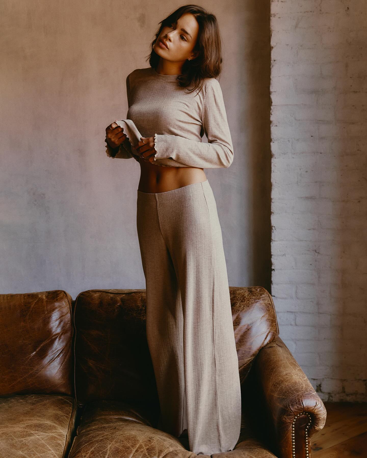 Wrapped in autumn’s embrace
Soft browns, layered warmth, and textures that whisper cozy season with the @intimissimi Loungewear Collection