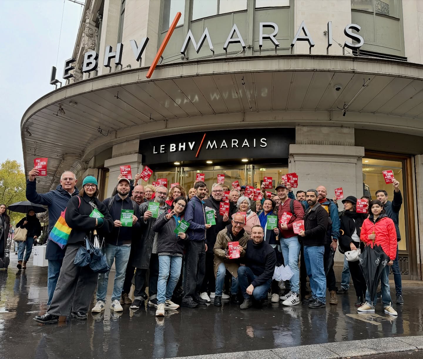 📢Pas de SHEIN au @le_bhv_marais !
Nous sommes uni·es pour dire STOP à la fast fashion au cœur de Paris : non à SHEIN au BHV Marais.
SHEIN est le symbole de l’ultra fast fashion, d’un modèle qui détruit l’emploi, le climat et la dignité humaine.
Nous resterons mobilisé·es pour une mode responsable, juste et durable !