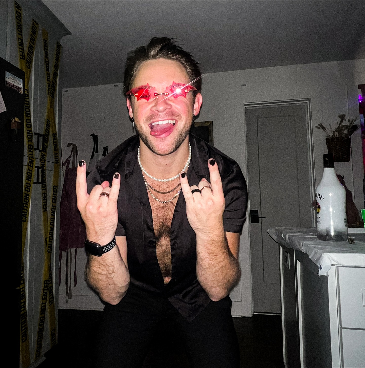 your favorite fangless rockstar vampire
🤘🏼🧛🏻♂️🤘🏼