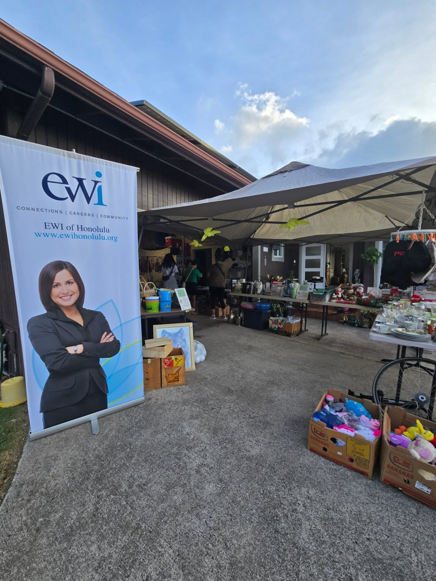 It's #EWIGarageSale Day!
We're raising funds for our Nā Wahine Fund, to send additional EWI members to LCAM!
Mahalo for supporting us!