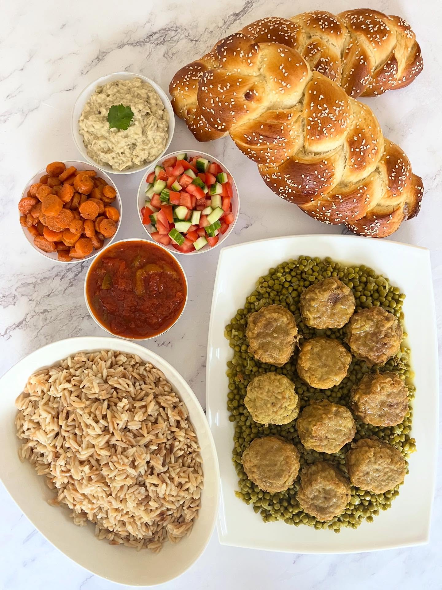 Sephardi Shabbat Meal
Baba Ganoush-Chouchouka-Cumin Carrots-Israeli Sld
Beef Meatballs with Petits Pois
Toasted Orzo
Challot
#shabbatfood #sephardi #yummy #shabbatshalom #koshercateringlondon #londonkoshercaterer