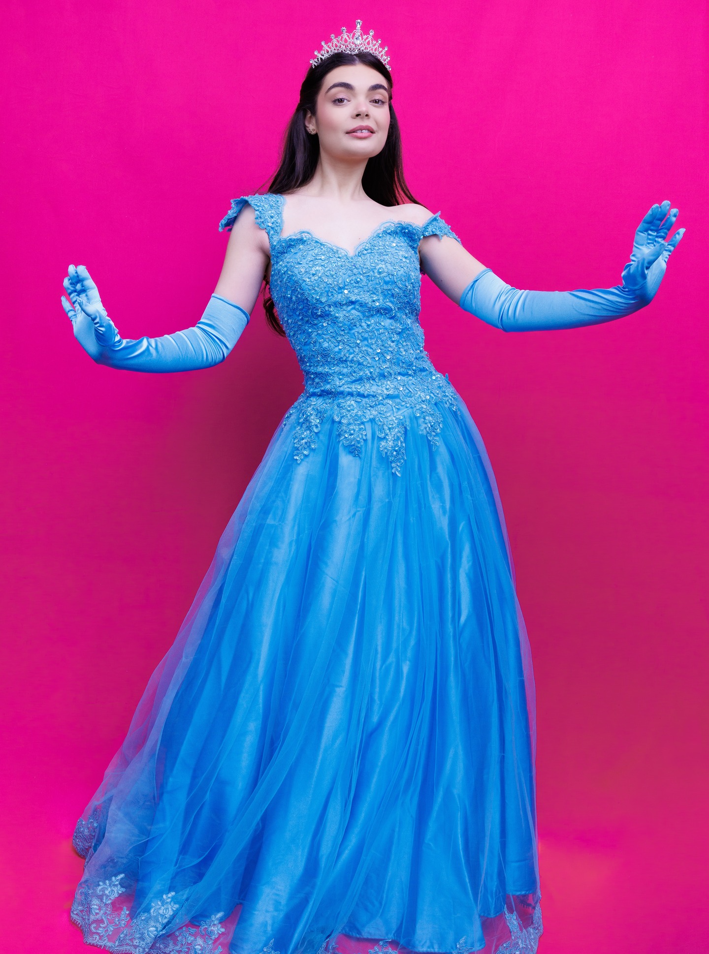 Loved shooting promos for Guildford Fringeβs Panto at Godalming Borough Hall Oh yes it is β panto season is here! π
πΈ@guildfordfringefestival
CAST
Scarlett Ayers β Cinderella
Mark Pearce β Instagramia
Edward Denby β Tiktokia
Connor McGrane β Prince Charming
Rubin Cavanagh β Buttons
Liv Koplick β Fairy G
CREATIVE TEAM
Charlotte Wyschna β Co-Director & Choreographer
Nick Wyschna β Producer & Co-Director
Andrew Pollard β Writer
Jake β Chief Barketing Officer πΎ