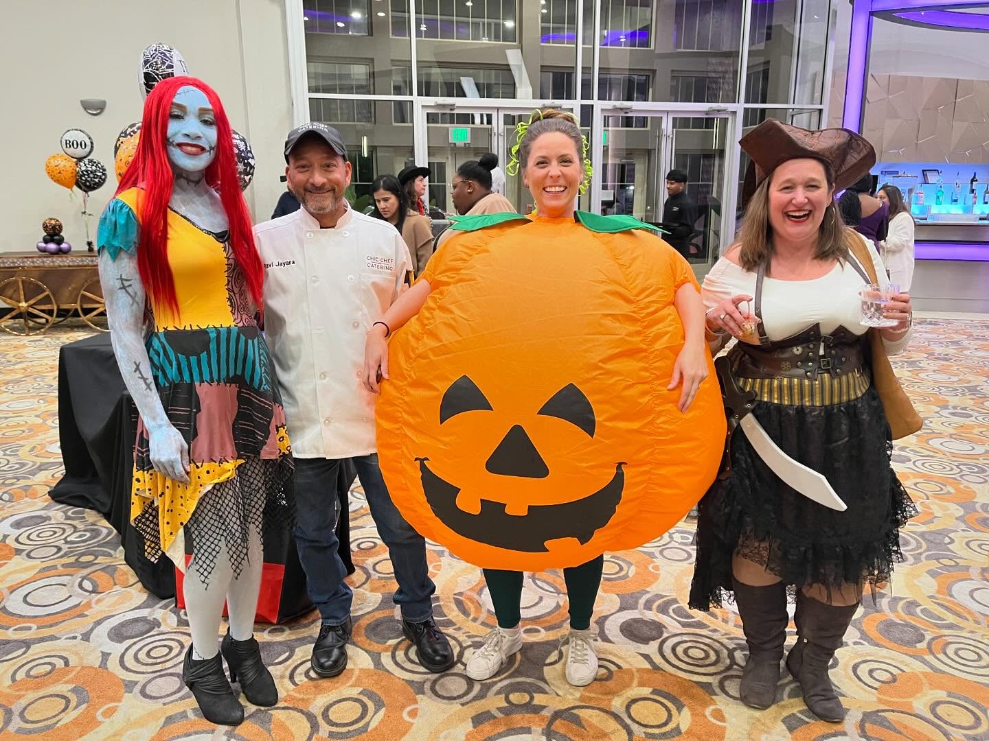 Was a blast and honor to sponsor the Halloween Wedding Wednesday event this year! Was not expecting so many great costumes but you know we’re in a creative industry 🎉🎶🔥
The venue was stunning! Thanks again to the owner/chef for having us🙏
Venue: @pearlbanquets
Catering: @chicchefcatering