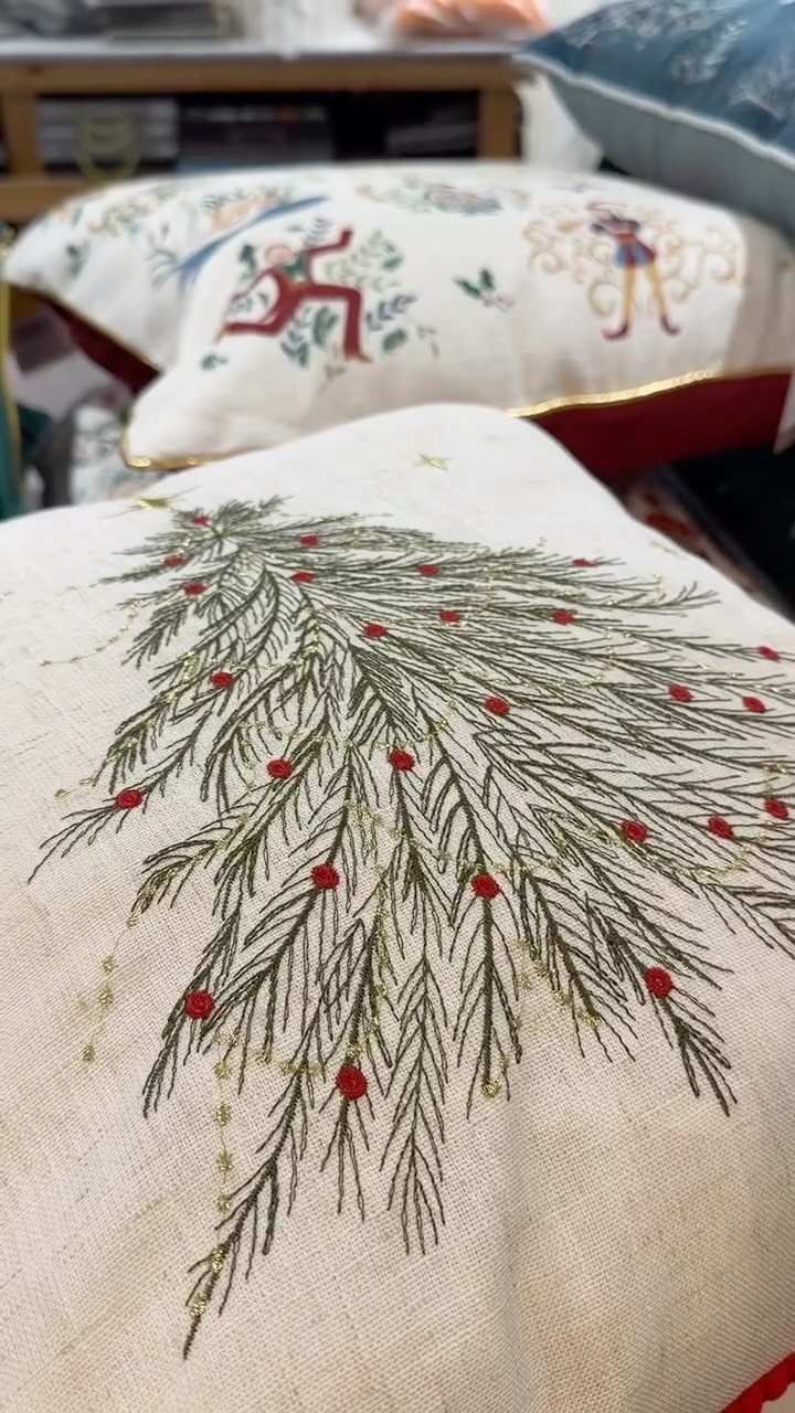 Be honest... how many cushions do you touch before you pick one? 💭
There’s something about Christmas interiors that completely destroys my self-control 🎄
The textures, the fabrics, the cosy tones - it’s impossible not to touch everything.
Visit our Melbourne showroom to see (and feel) the festive collection ✨🎄