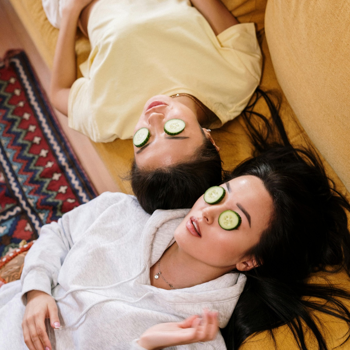 🌿 옵션 1 (정보성 & 친근한 톤)
✨ 스킨케어 기본기 ✨
1️⃣ 부드럽게 세안하기
2️⃣ 매일 수분 충전 💧
3️⃣ 선크림은 절대 생략 금지 ☀️
4️⃣ 모든 피부엔 보습이 필수!
작은 습관이 큰 변화를 만듭니다 🌿
#Lumivix #K뷰티 #스킨케어팁