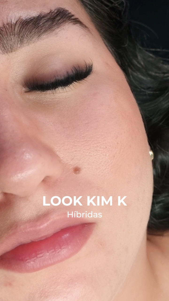 ✨ Esta vez probamos las fibras tecnológicas en un diseño Híbridas estilo Kim K 💎
El resultado: una mirada más intensa, ligera y con ese efecto glam que no pasa desapercibido.
💫 Más duración, menos peso y un acabado impecable.
Porque la innovación también se lleva en las pestañas.
📲 Agenda tu cita y vive la experiencia de una mirada con tecnología y estilo.
#PestañasCDMX #NaturalLashes #pestañascdmx #lashtrend #lashistapro #volumentecnologico #volumentegnológico #pestañaspersonalizadas #ExtensionesDePestañas