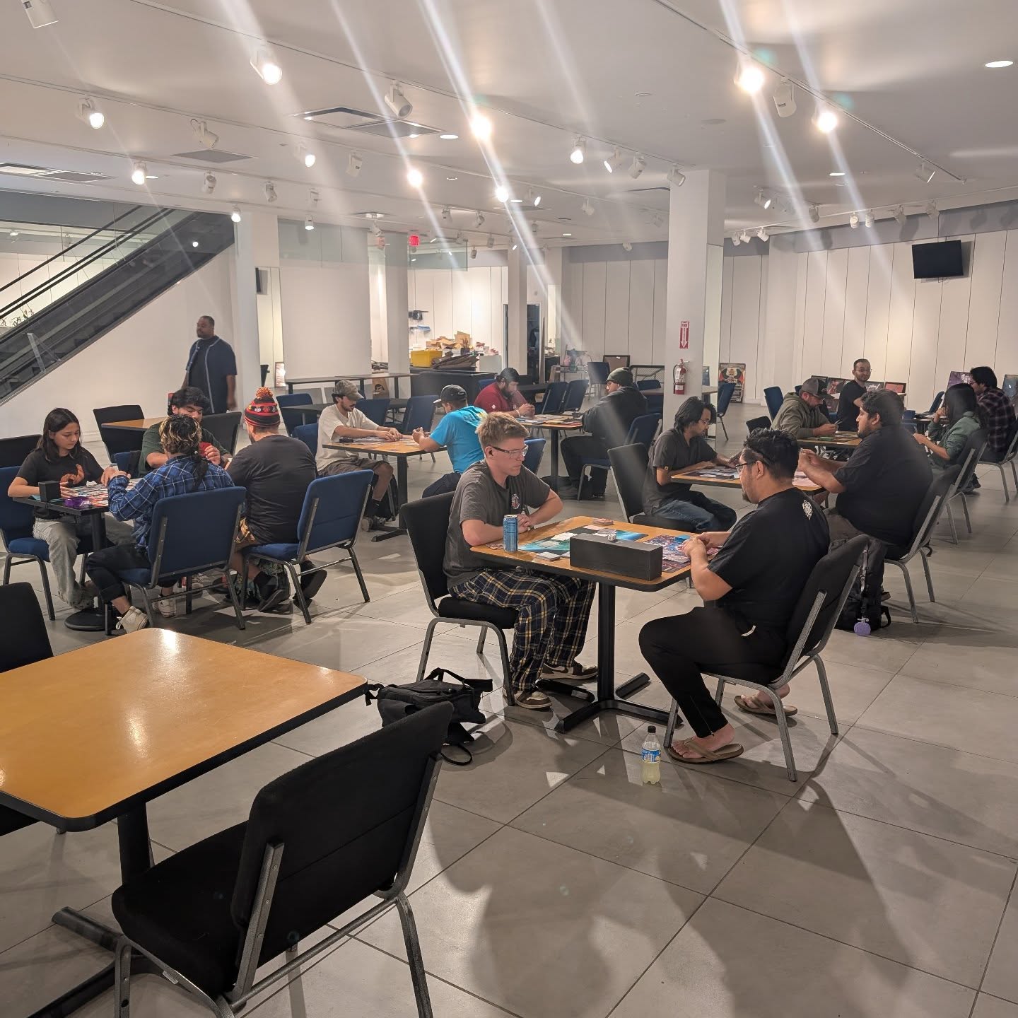 Thank you to everyone who came to tonight's OP13 One Piece Pre-release! Amazing turn-out with cards featuring celestial dragons and the three brothers that brought out some great games. Congratulations to our winners and those who had some amazing pulls tonight!
#onepiece #haikupopgaming #HaikuPop #tcg #PrereleaseEvent