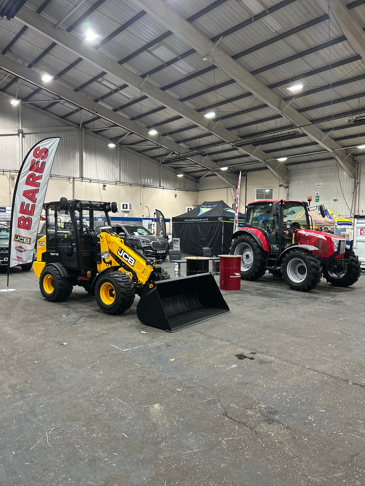 All set up and ready for @agrifestsouthwest show at Westpoint Exeter today.
Our first showing of the small but mighty @jcbagriculture TM110 💪
@mccormick_tractors_gb X5.085 also on show available with some cracking deals to be had across the range🚜
We hope to see you there 👋🏼
#Beares #Agrifestsouthwest #agri #farm #agriculture #jcb #JCB