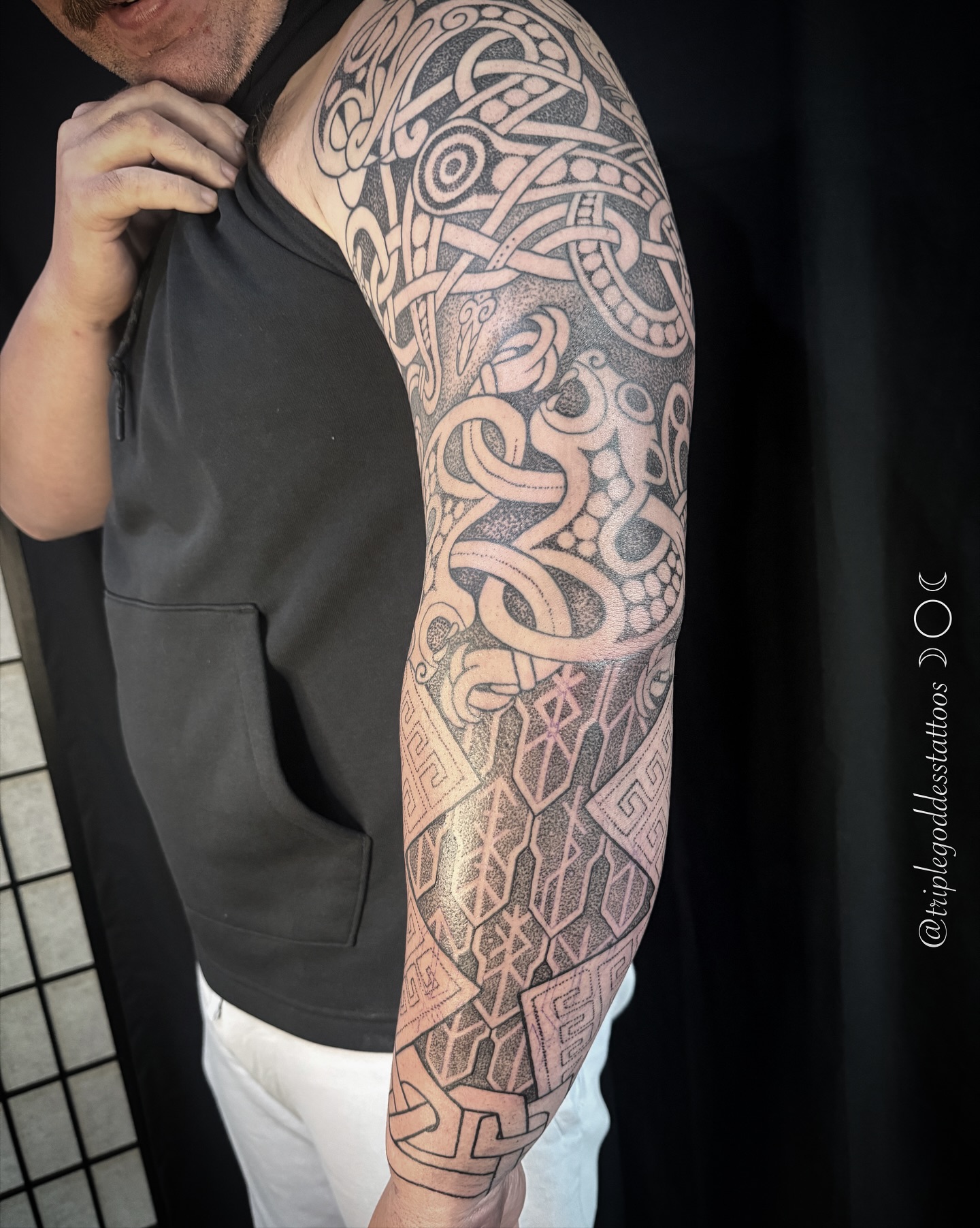 This is a work in progress… it’s been a very fun project to create! It’s all inspired by archeology from Sweden and Iceland, where my client’s family is from.
-
Cannot wait to share the completed project :)! Thank you to the best client!
-
#triplegoddesstattoos #nordictattoo #knotworktattoo #dotworktattoo #papercranestudio
