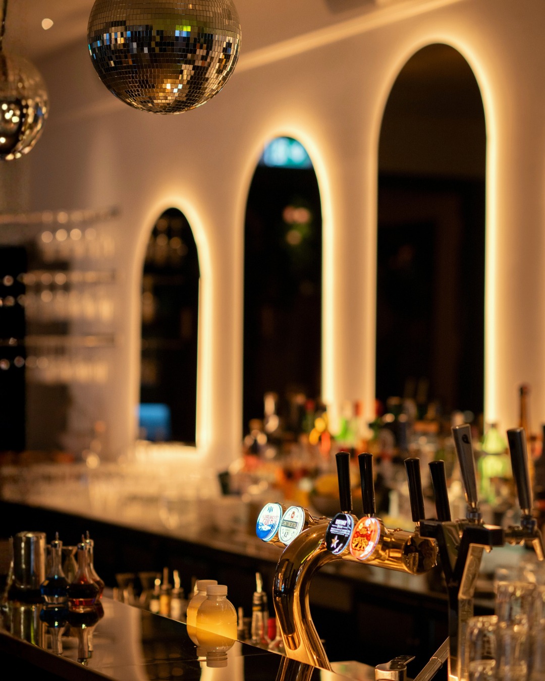 Veckan snart checkad. Helgen på ingång. 🕺🏻
Kom förbi Nyckelbaren på fredag för en drink, lite musik och rätt stämning.
www.waxholmshotell.se