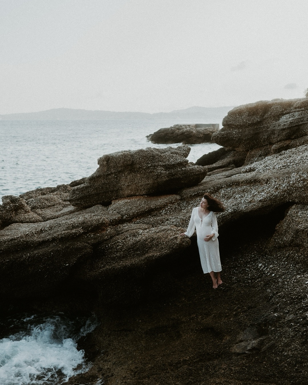 Pregnancy is a delicate phase—a quiet miracle unfolding within. It’s a time when strength and vulnerability walk hand in hand, when every heartbeat carries both hope and wonder. The body becomes a sanctuary, tender yet powerful, nurturing a life that grows with each passing moment. It’s an emotional journey of change, anticipation, and love—where every feeling, every flutter, reminds you that something extraordinary is taking shape inside you.
Thanks to this beautiful creative mama @nella.fleurs to have trusted me to capture this unique moment of her life ♥️
#photographenice #maternityphotographer #pregnancyphotography #motherhood