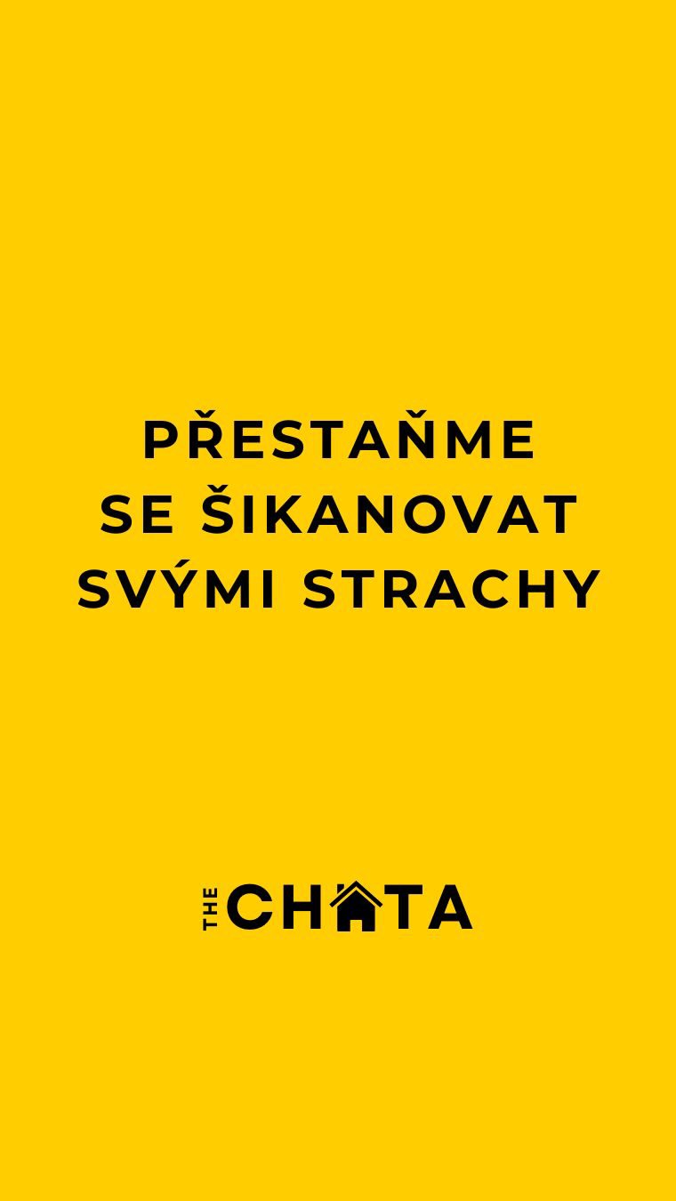 Strach z výšek a šikana. Co mají společného?
Strach z výšek má 24 % mužů. Měl jsem ho i já. 😬
Všichni známe šikanu ze škol…
ale pravda je, že nejvíc se šikanujeme my sami.
Od malička jsem se šikanoval svým strachem z výšek.
Vyjít na rozhlednu? 😨 Rozhodně ne!
—
Před pár měsíci jsem si řekl DOST. 💪
Nebudu se šikanovat.
Uvědomil jsem si, že strach všech strachů je strach ze smrti.
Ta rozhledna mi vlastně říkala:
👉 “Nechoď sem, umřeš.”
Pochopil jsem, že se musím přestat bát umřít.
Ale jak to “hacknout”? 🧠
—
Stojím před rozhlednou. 🌲
Srdce buší.
Vím, že teď je to o mém rozhodnutí — přestat se šikanovat.
Jdu krok za krokem. Nedržím se zábradlí.
S rozhodnutím být v klidu. 🧘♂️
Pomalu, ale jistě. Jsem nahoře.
Koukám dolů… a přichází myšlenka:
💭 “Co by se stalo, kdybych teď spadl?”
Odpověď: “Nic.”
To mě překvapilo.
—
Sedám si. Zavírám oči. 🕊️
A přichází další myšlenka:
✨ “Reinkarnace.”
To mě jako racionálního chlapa dostalo.
Ale pak mi to docvaklo.
👉 Pokud věřím, že se znovu narodím, smrti se bát nemusím.
Život je o našich přesvědčeních.
Každý věříme něčemu jinému.
A přesně tohle pomohlo mně.
—
Osobní rozvoj není o tom, co nového se naučíme.
Ale o tom, co odstraníme. 🚫
Jak je možné, že někdo se bojí výšek (pavouků, uzavřených prostor, chudoby) a jiný ne?
Protože svět venku je jen film, který si promítáme z našeho nitra. 🎬
Lidi se nestávají bohatými náhodou. 💰
Já se nepřestal bát výšek náhodou.
Vše je o našem rozhodnutí.
Přestaňme se šikanovat svými strachy.
Nepřinášejí nám nic dobrého. ❤️🔥
—
Proto dělám projekt The Chata.
Mám díky ní kolem sebe přátele, kteří to mají podobně.
Vědí, že úspěch, vztah, byznys – nic není náhoda. 🌊
Téma The Chata #16?
🧘♂️ KLID.
Protože i v největší bouři, stejně jako v marině,
je nejlepší kapitán ten, který je v klidu. ⚓
👉 SDÍLEJ s tím, komu tenhle příspěvek pomůže 💯