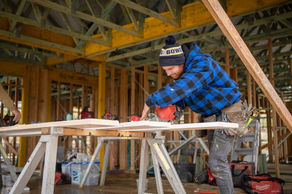 At Woodend, our carpenters are working through the weatherboard exterior with the kind of precision that defines a period build. Old-school craftsmanship, done right, so it lasts the test of time.
.
.
.
.
.
.
#buildtrend #buildtrendhomes #masterbuilder #sustainablebuilding #victorianbuilder #macedonranges #macedonrangesbuilder #australianarchitecture #architecturevictoria #woodend #periodbuild #craftsmanship